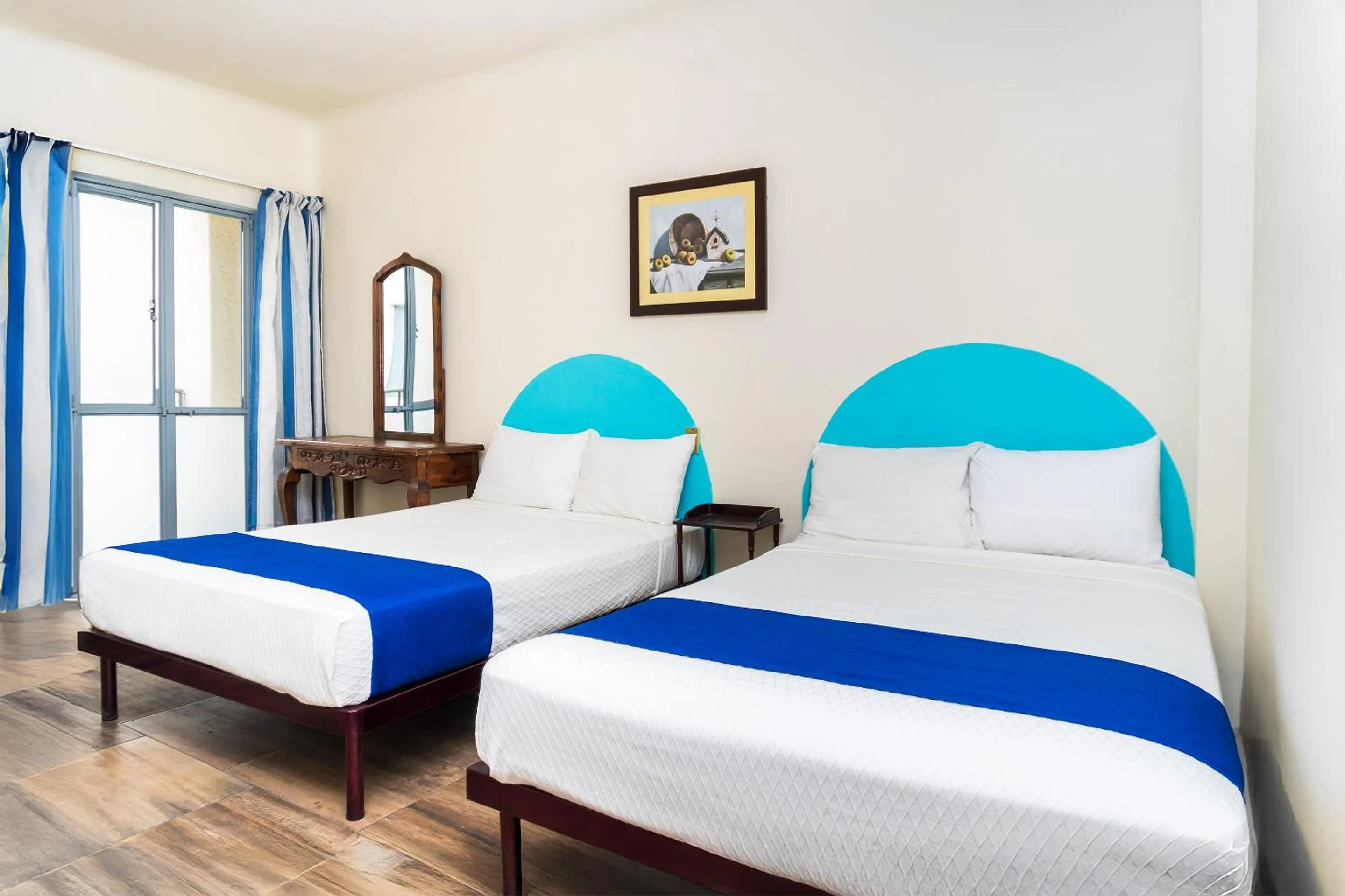 Bedroom, Bed in Capital O Nueva York, Guadalajara centro downtown