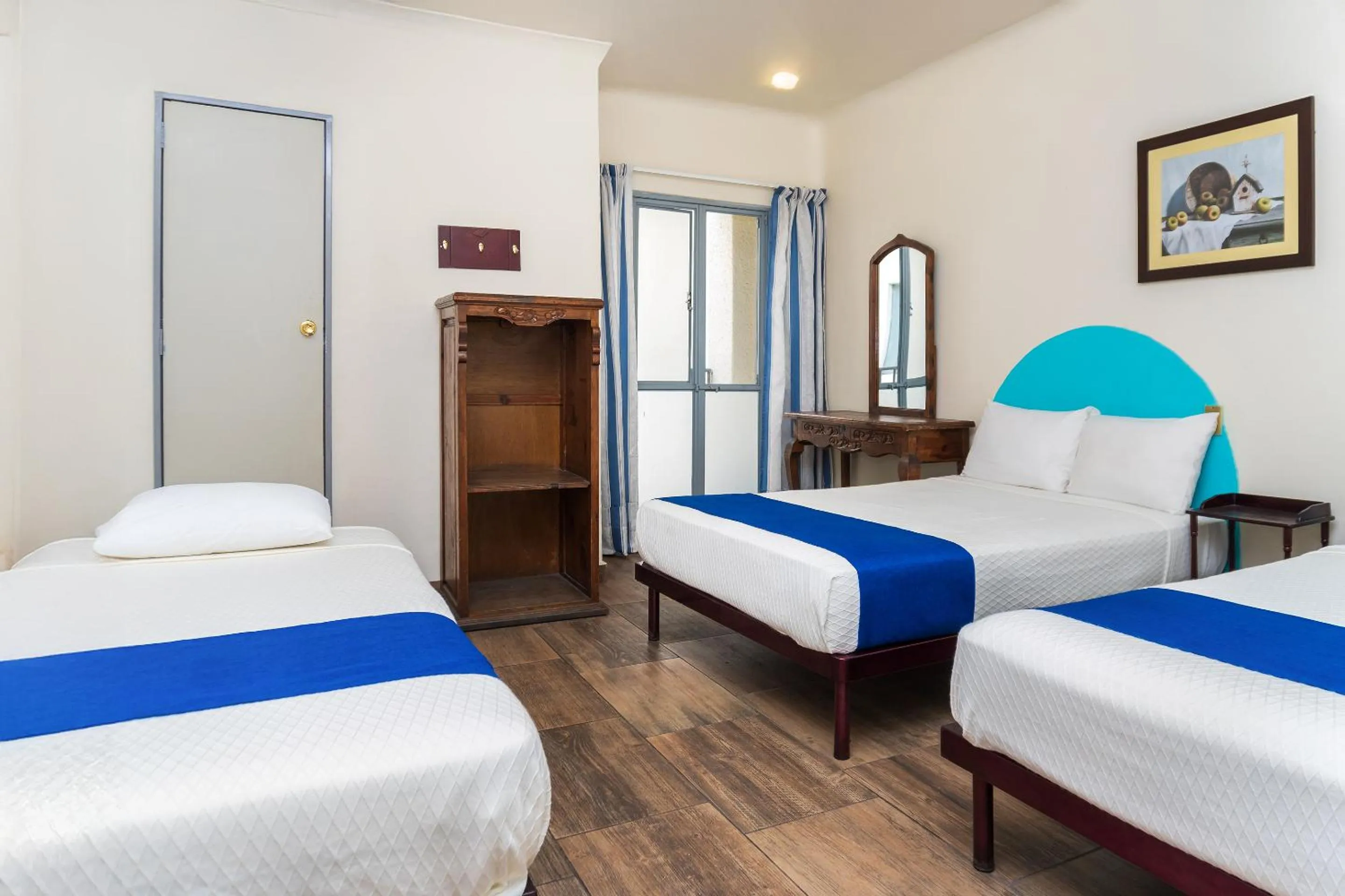 Bedroom, Bed in Capital O Nueva York, Guadalajara centro downtown