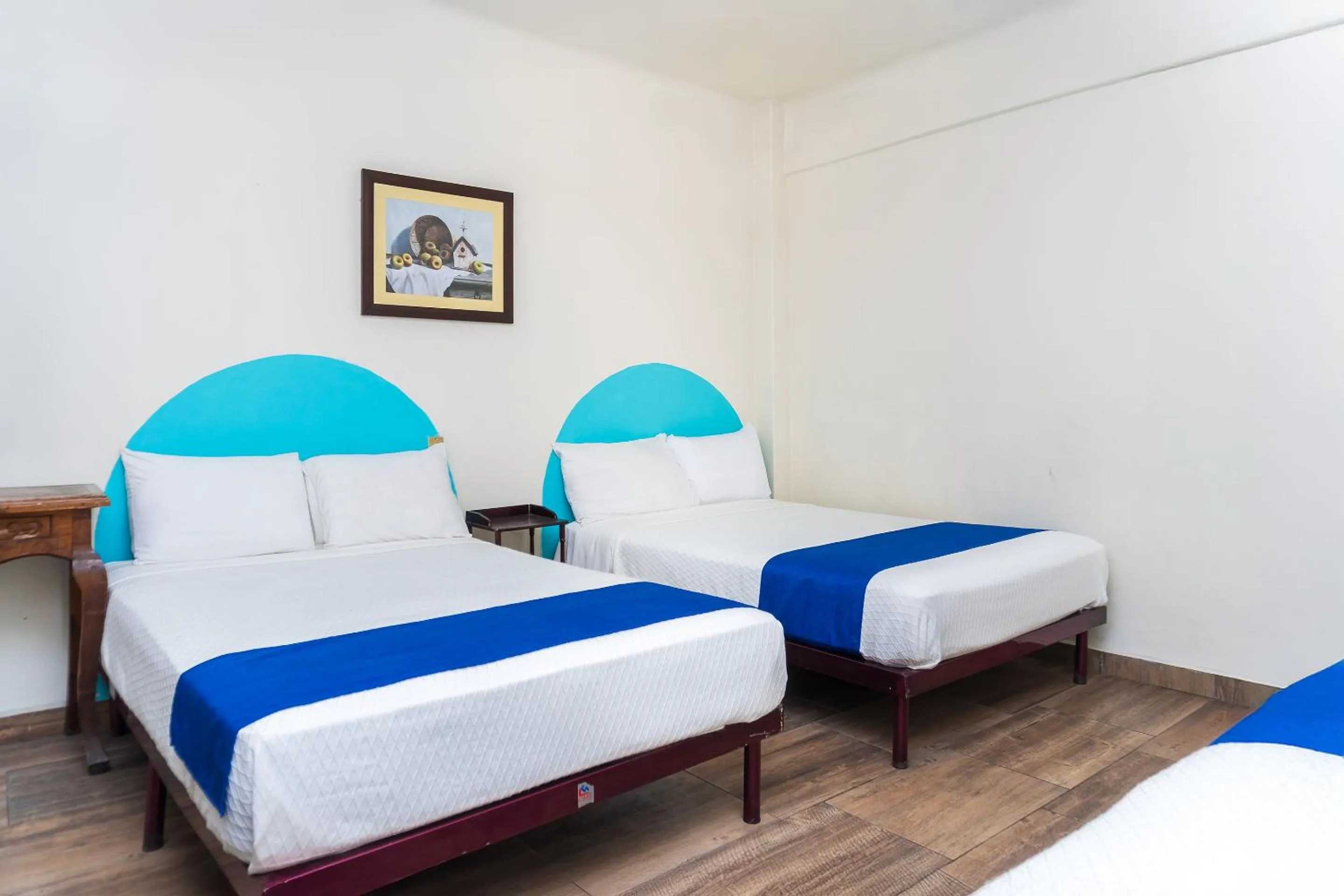 Bedroom, Bed in Capital O Nueva York, Guadalajara centro downtown