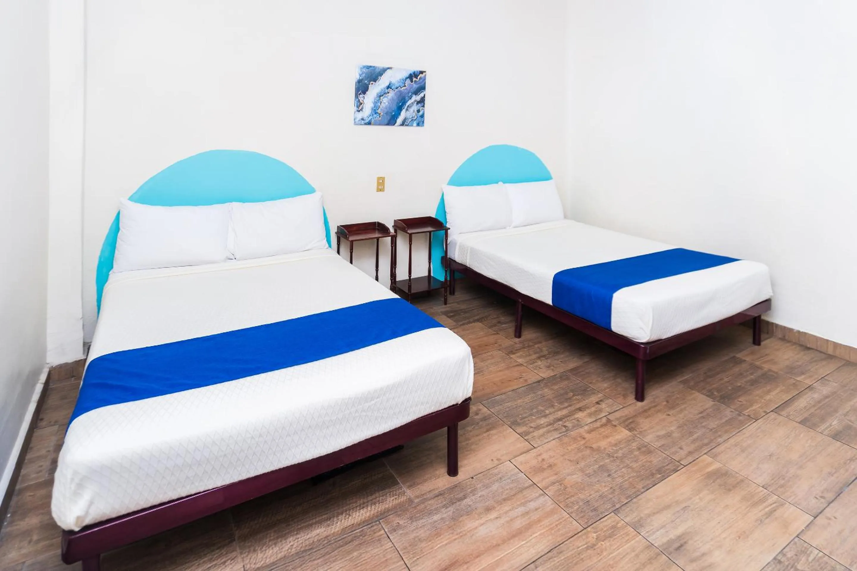 Bedroom, Bed in Capital O Nueva York, Guadalajara centro downtown