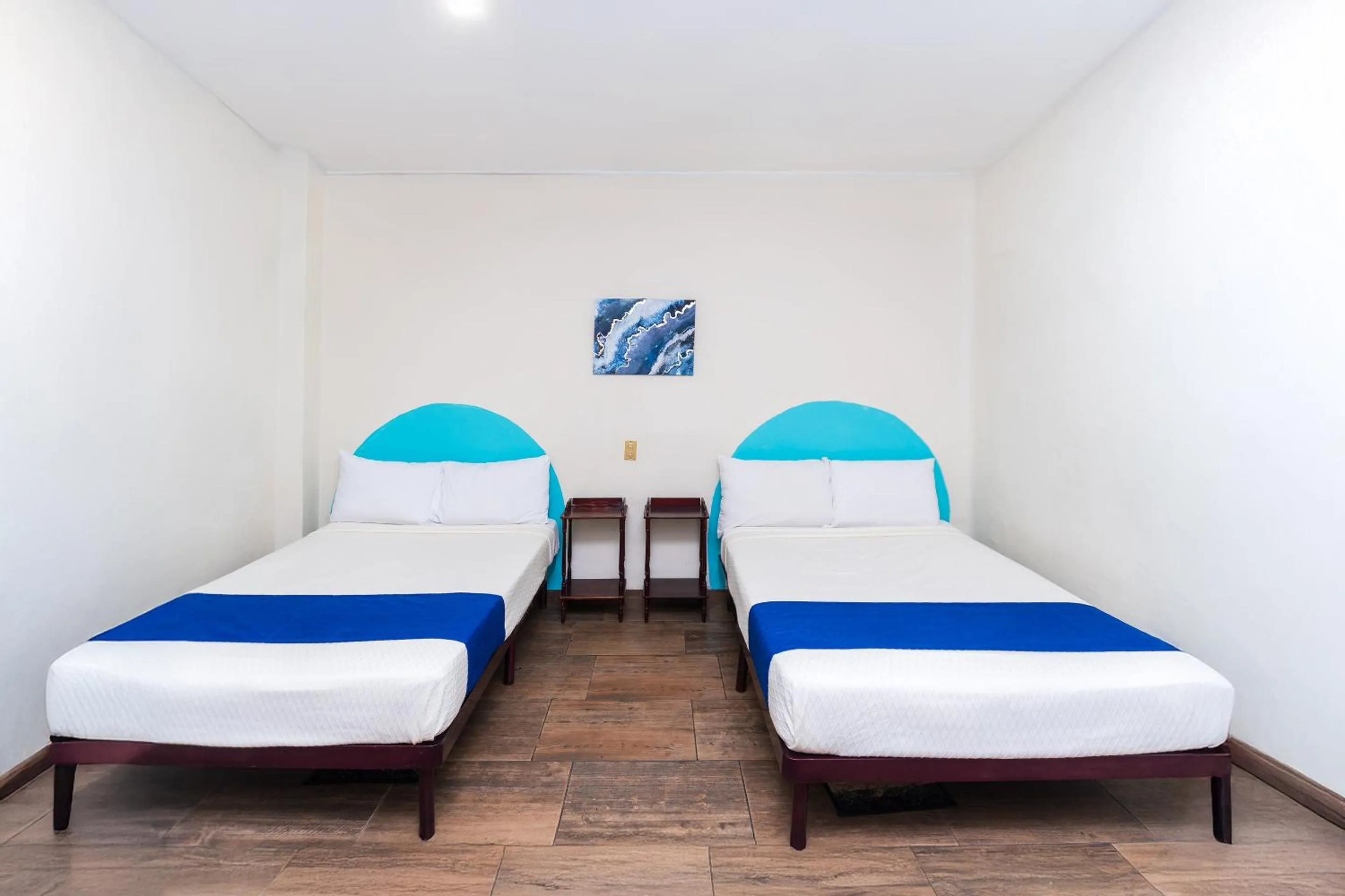 Bedroom, Bed in Capital O Nueva York, Guadalajara centro downtown