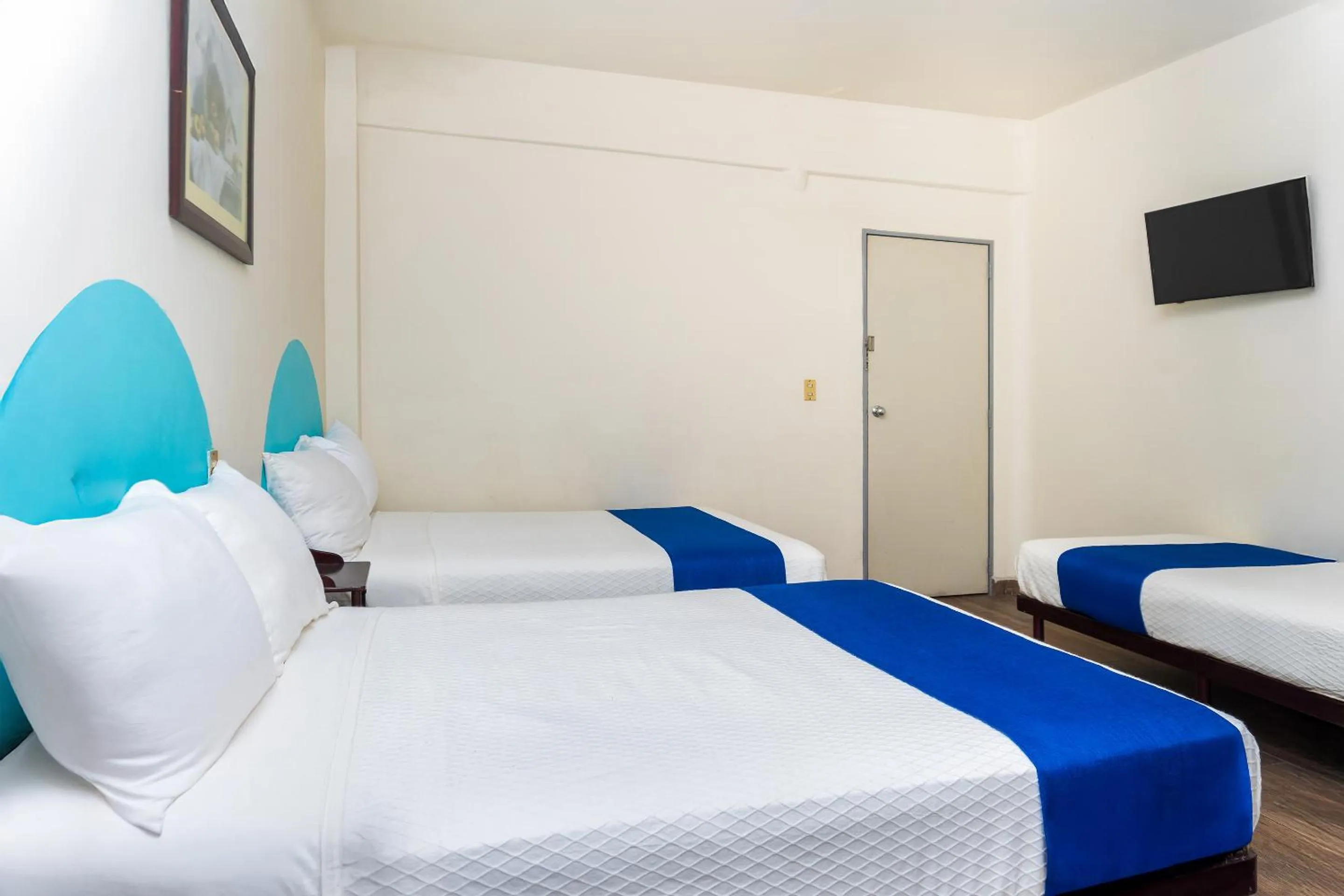 Bedroom, Bed in Capital O Nueva York, Guadalajara centro downtown