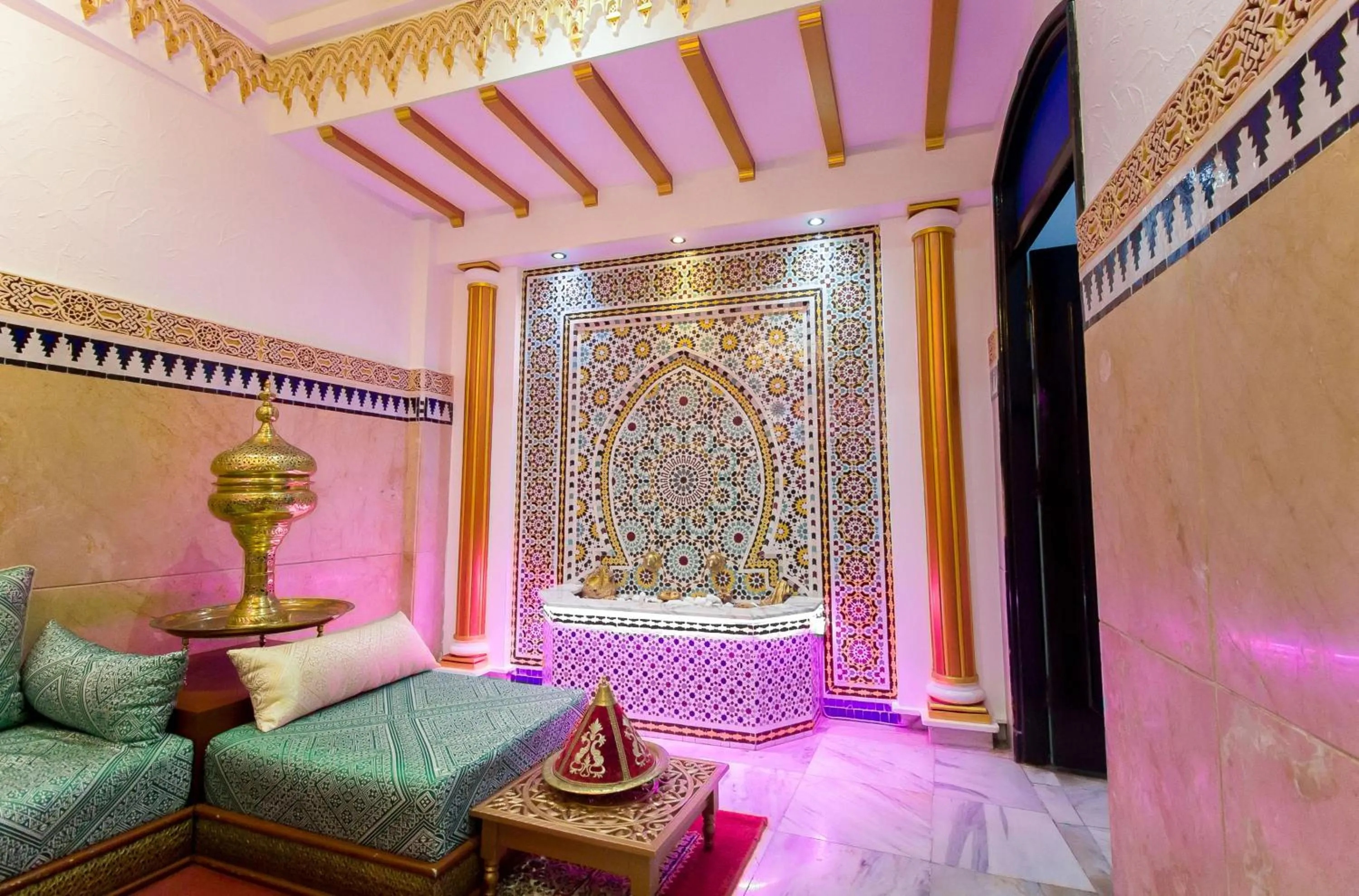 Seating area in Mamora Bay