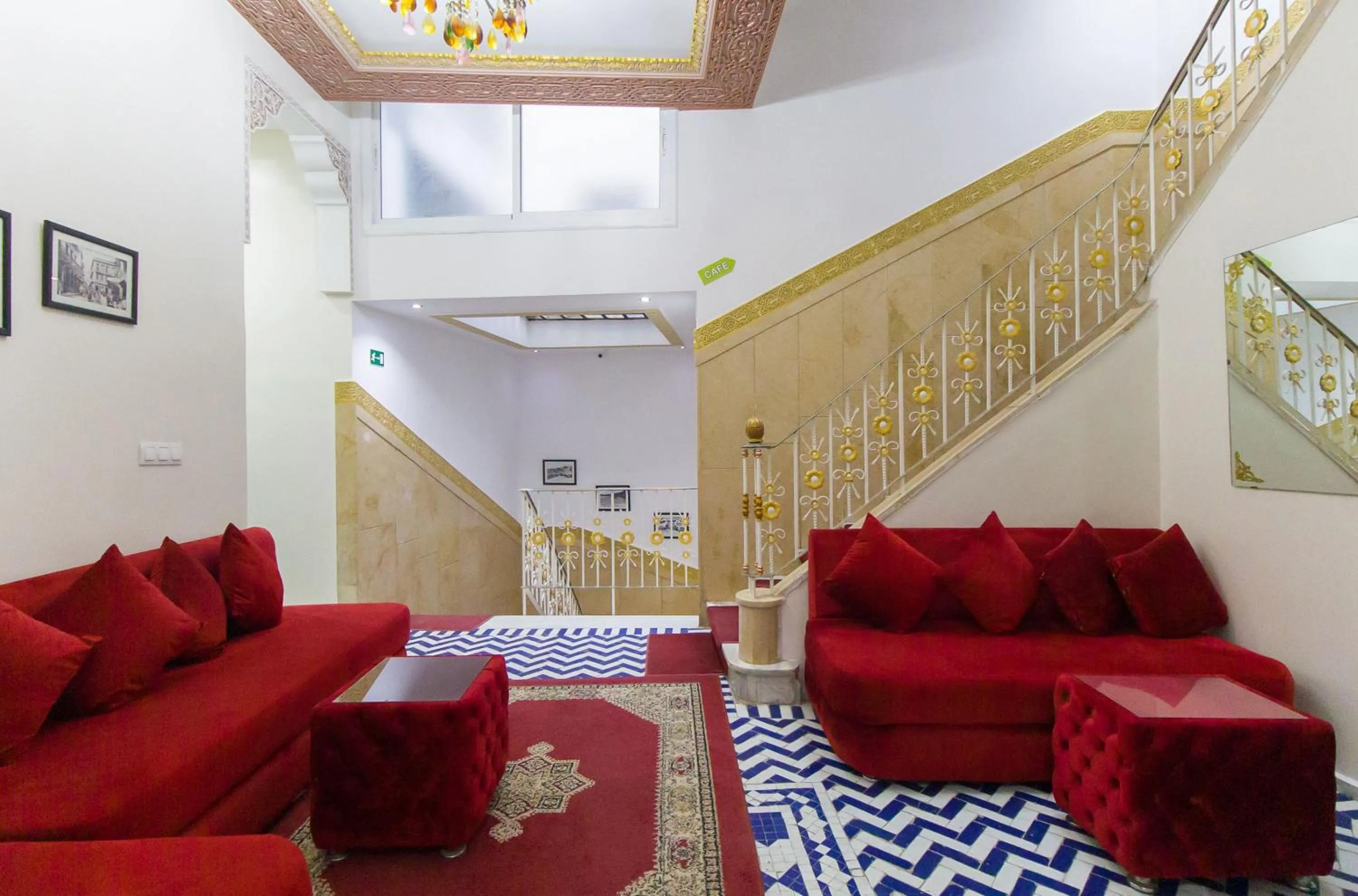 Seating area in Mamora Bay