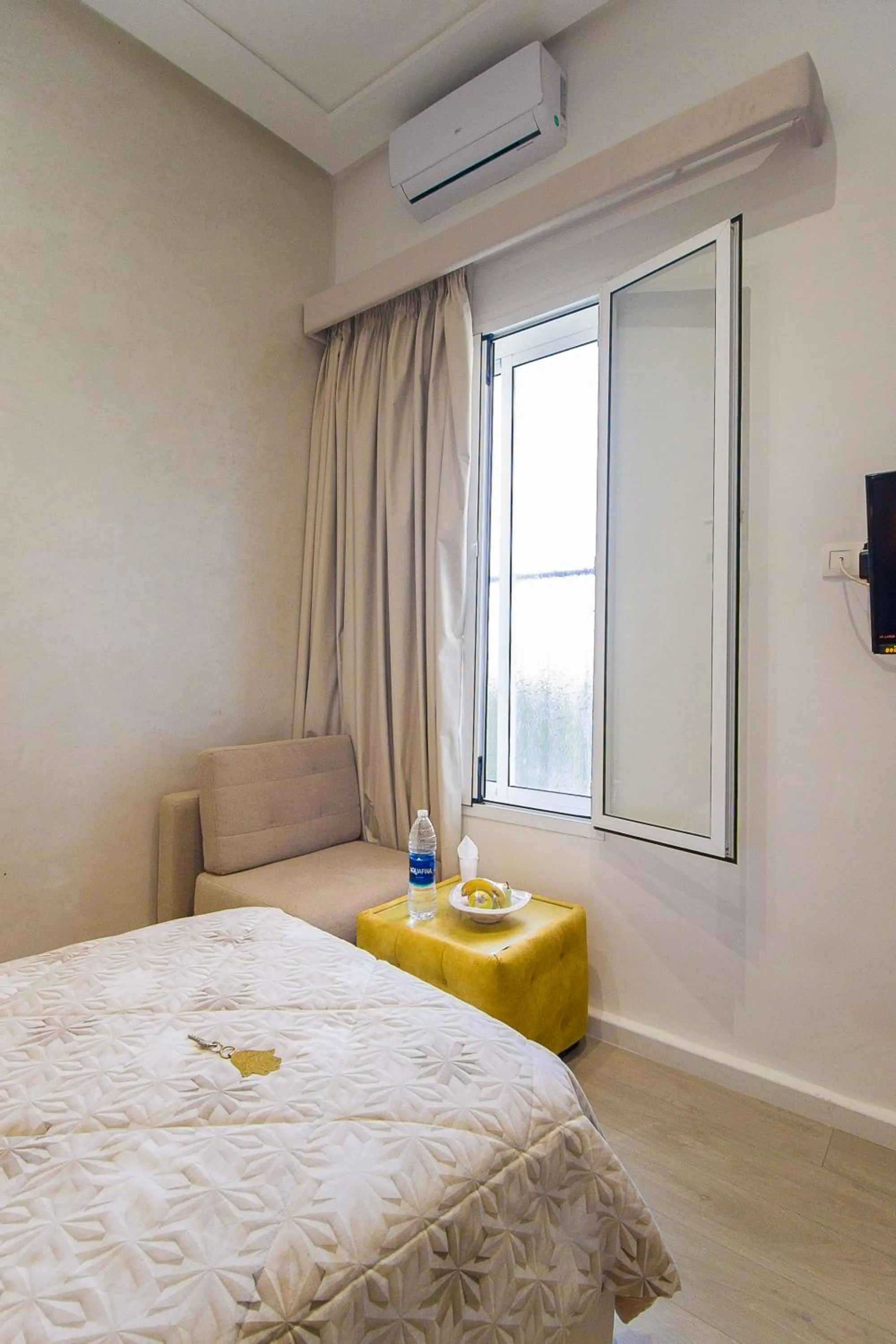 Photo of the whole room, Bed in Mamora Bay