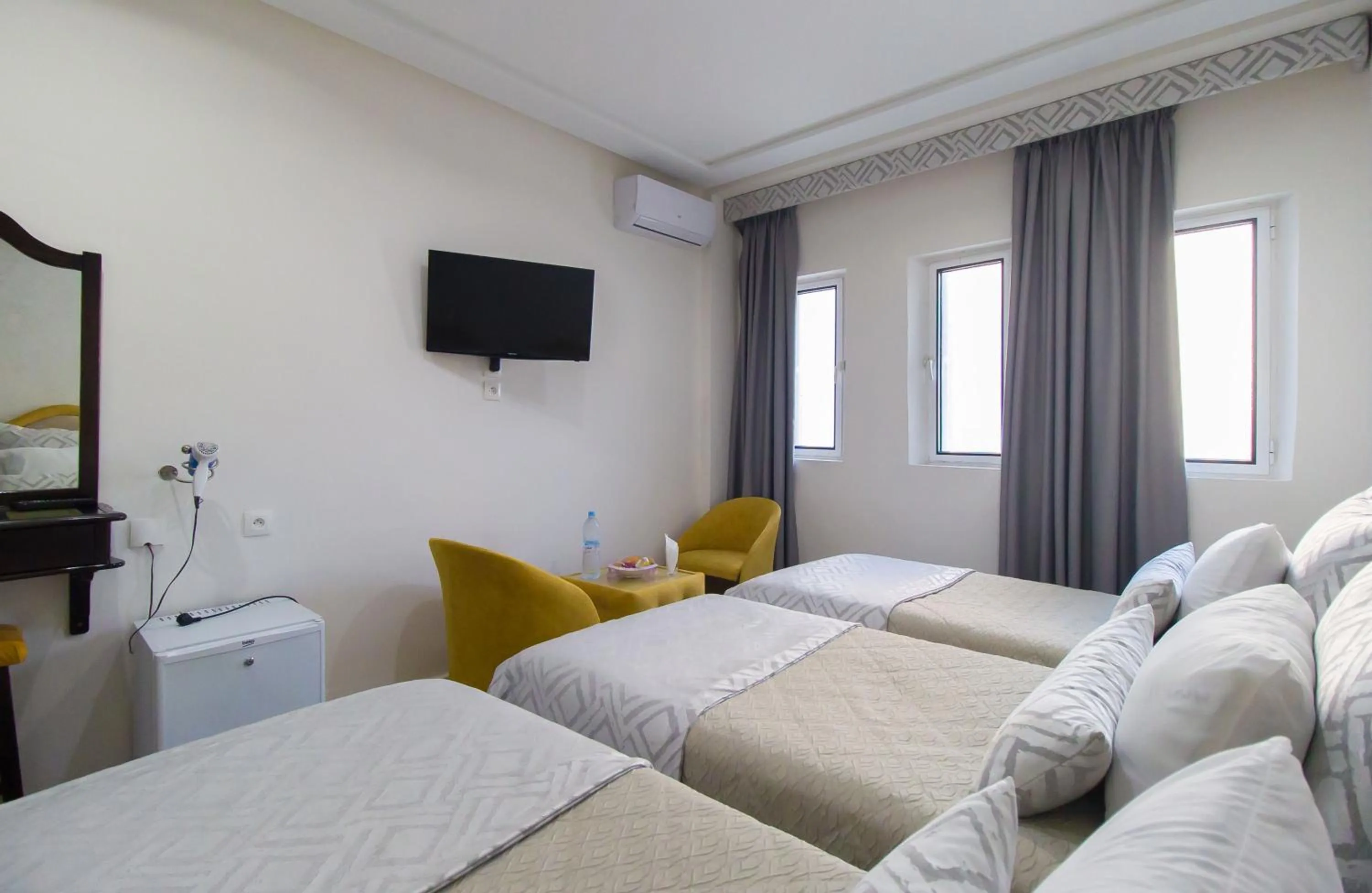 Photo of the whole room, Bed in Mamora Bay