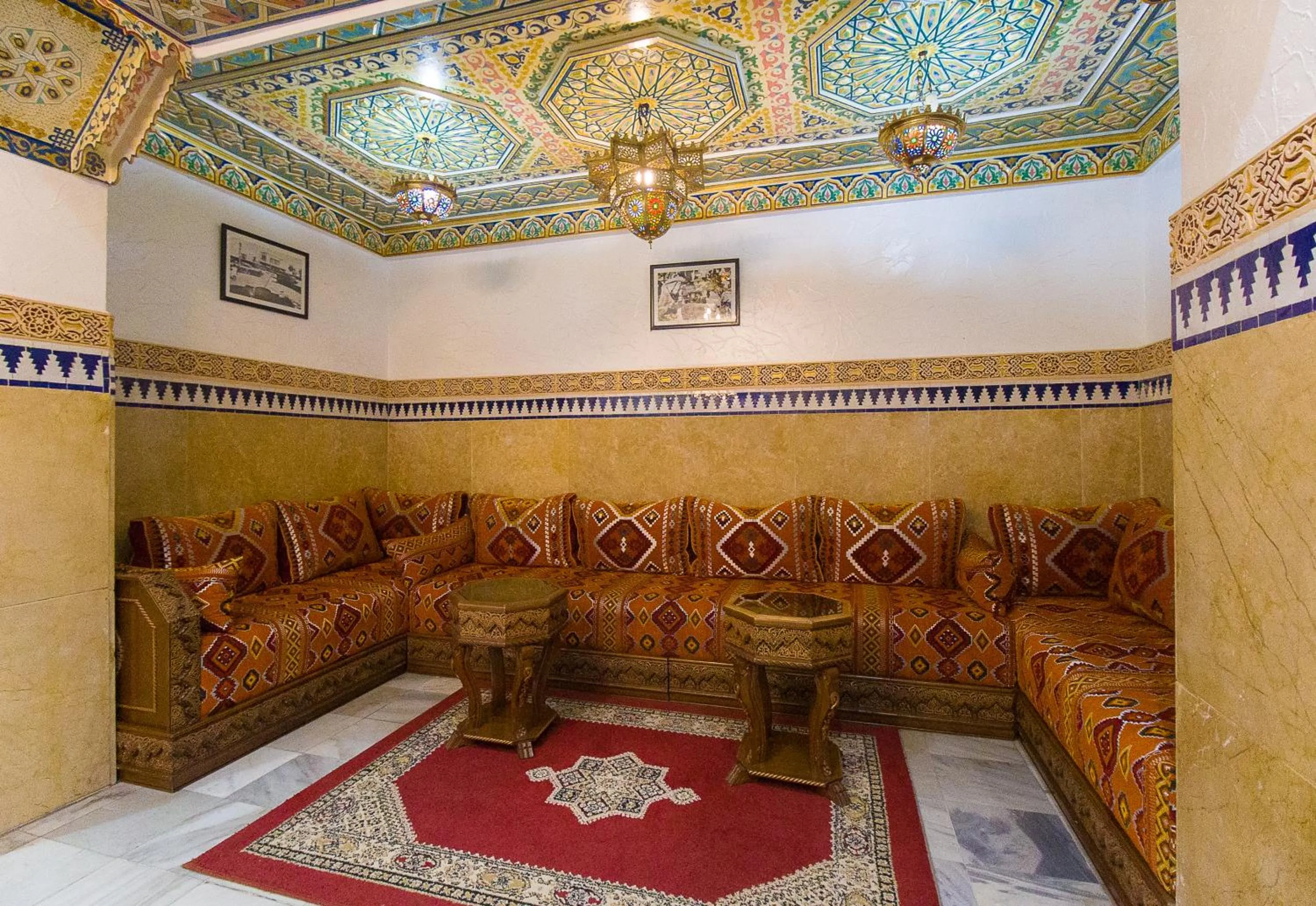 Seating area in Mamora Bay