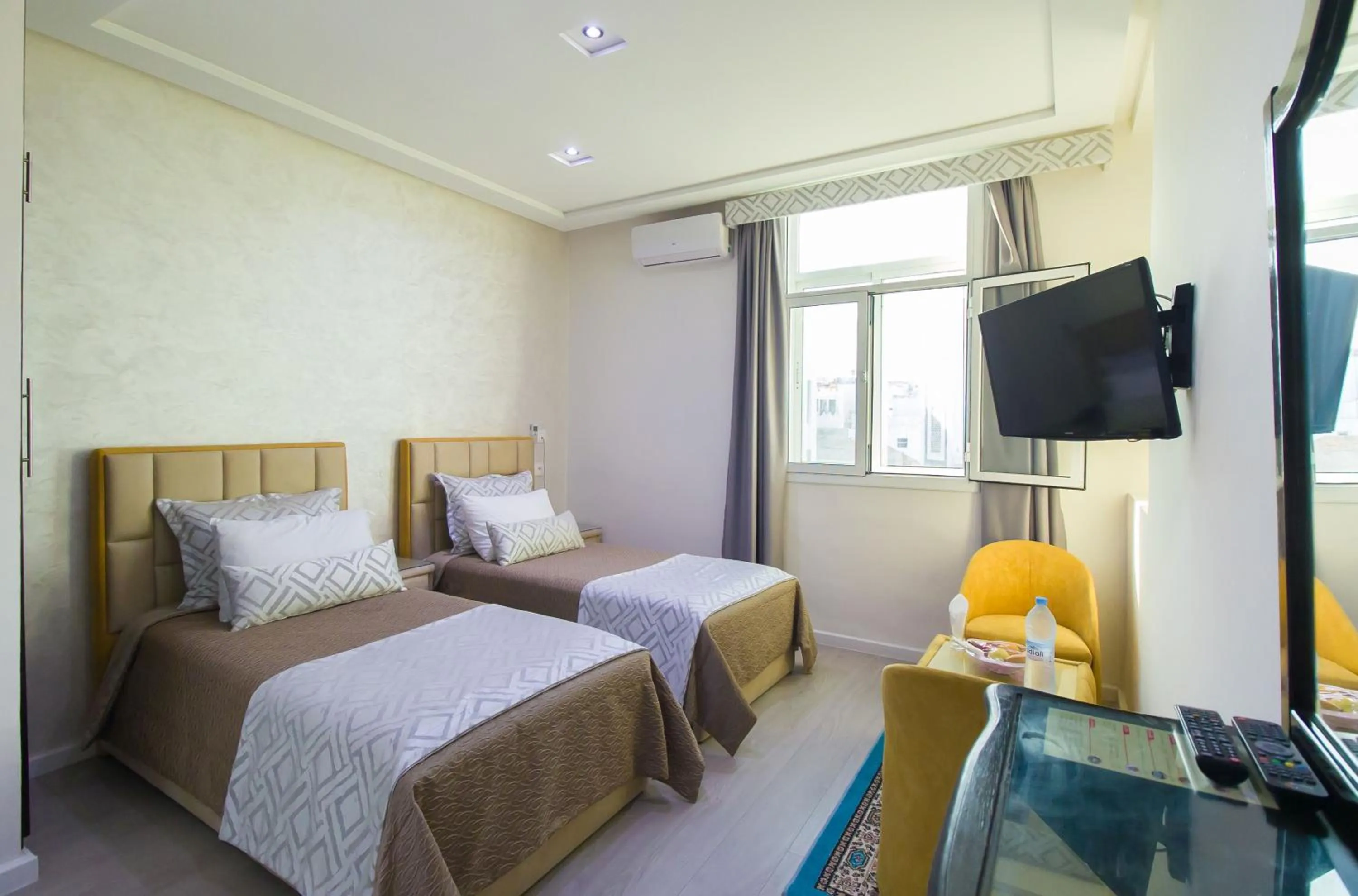 Photo of the whole room, Bed in Mamora Bay