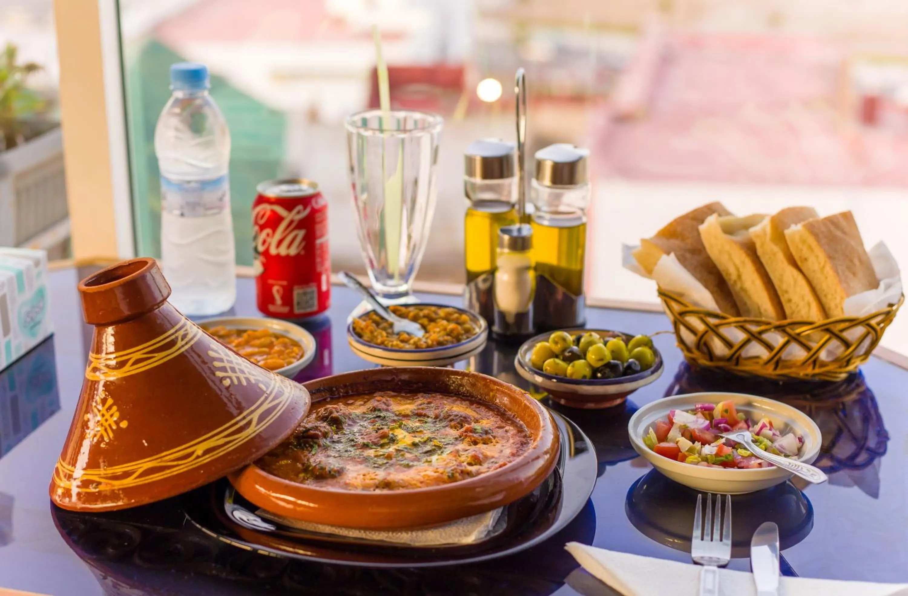 Restaurant/places to eat in Mamora Bay