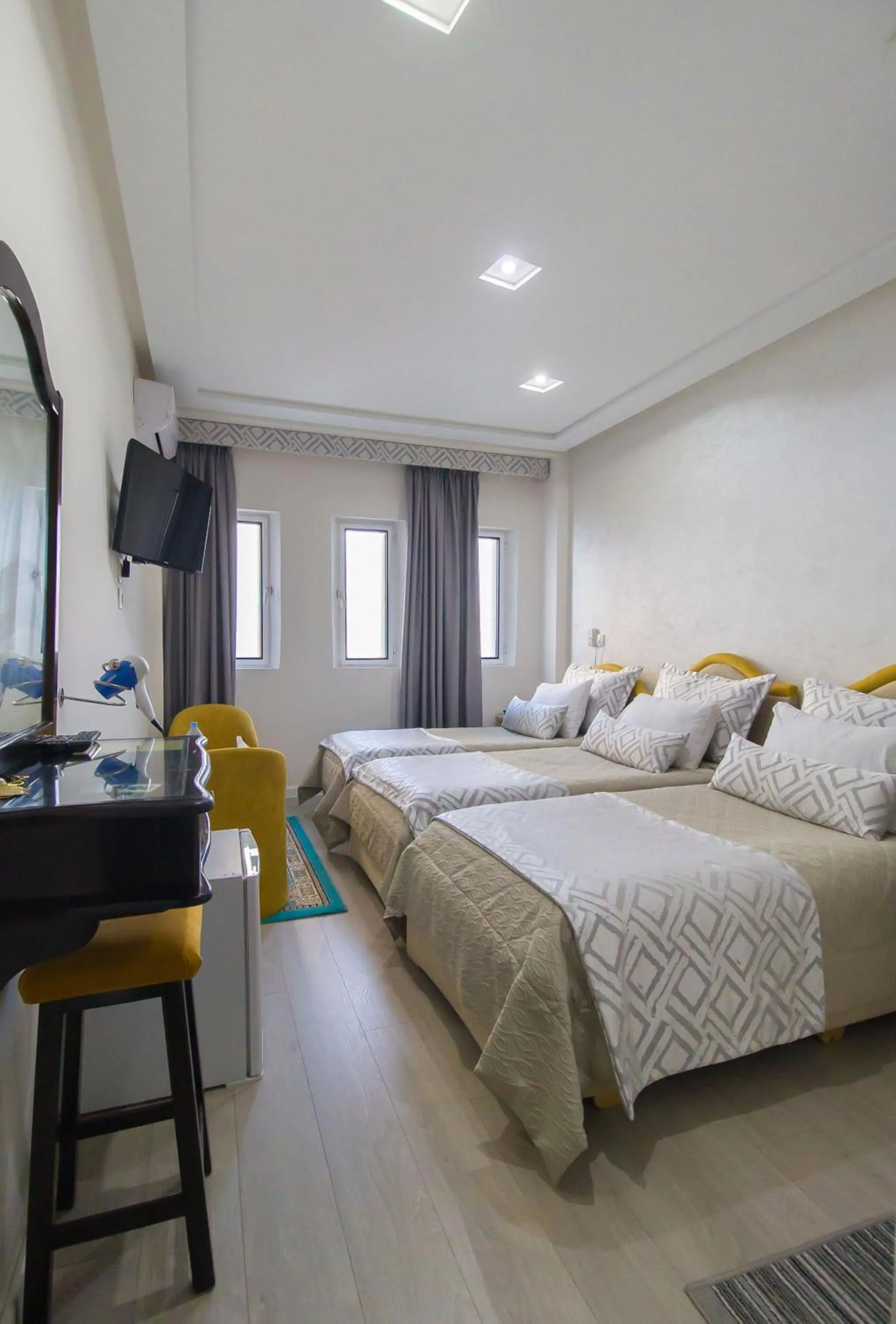 Photo of the whole room, Bed in Mamora Bay