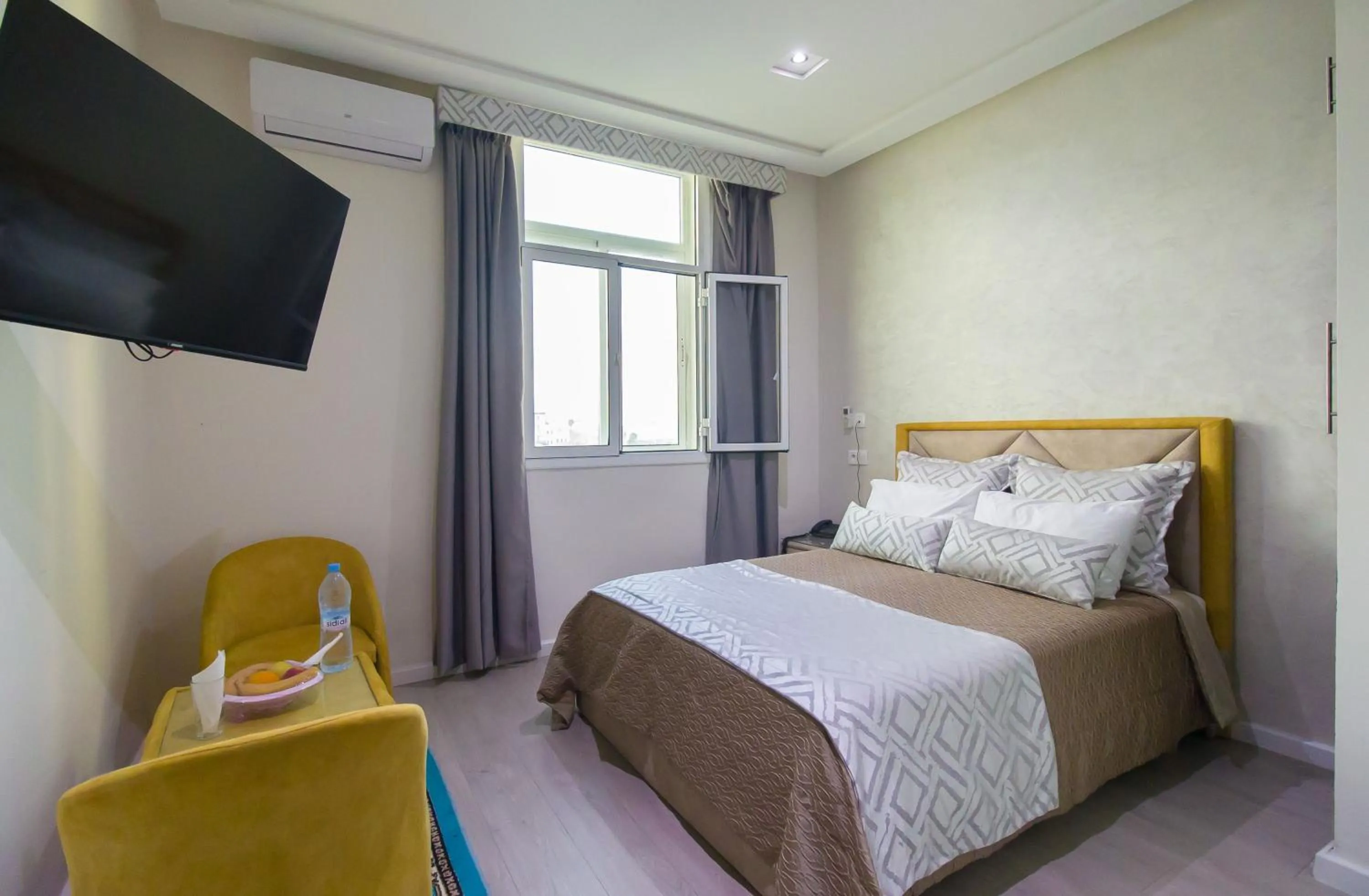 Photo of the whole room, Bed in Mamora Bay