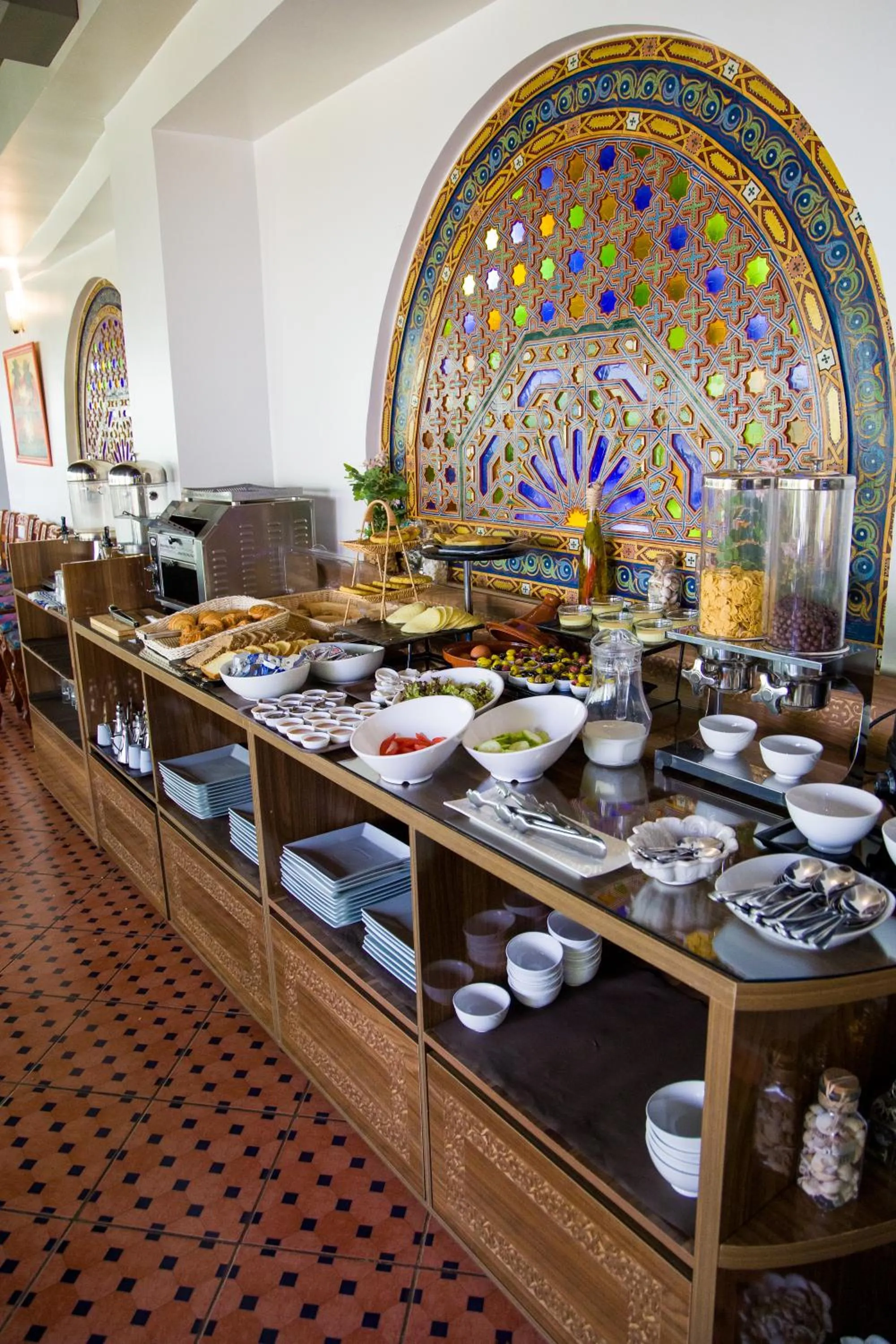 Buffet breakfast in Mamora Bay