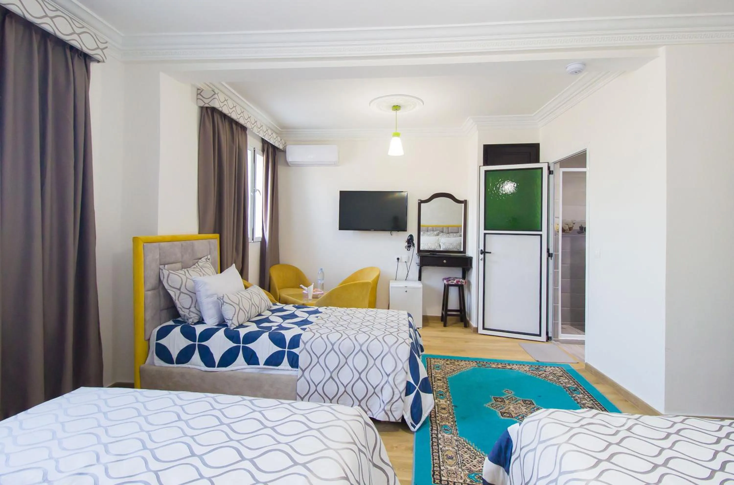 Photo of the whole room, Bed in Mamora Bay