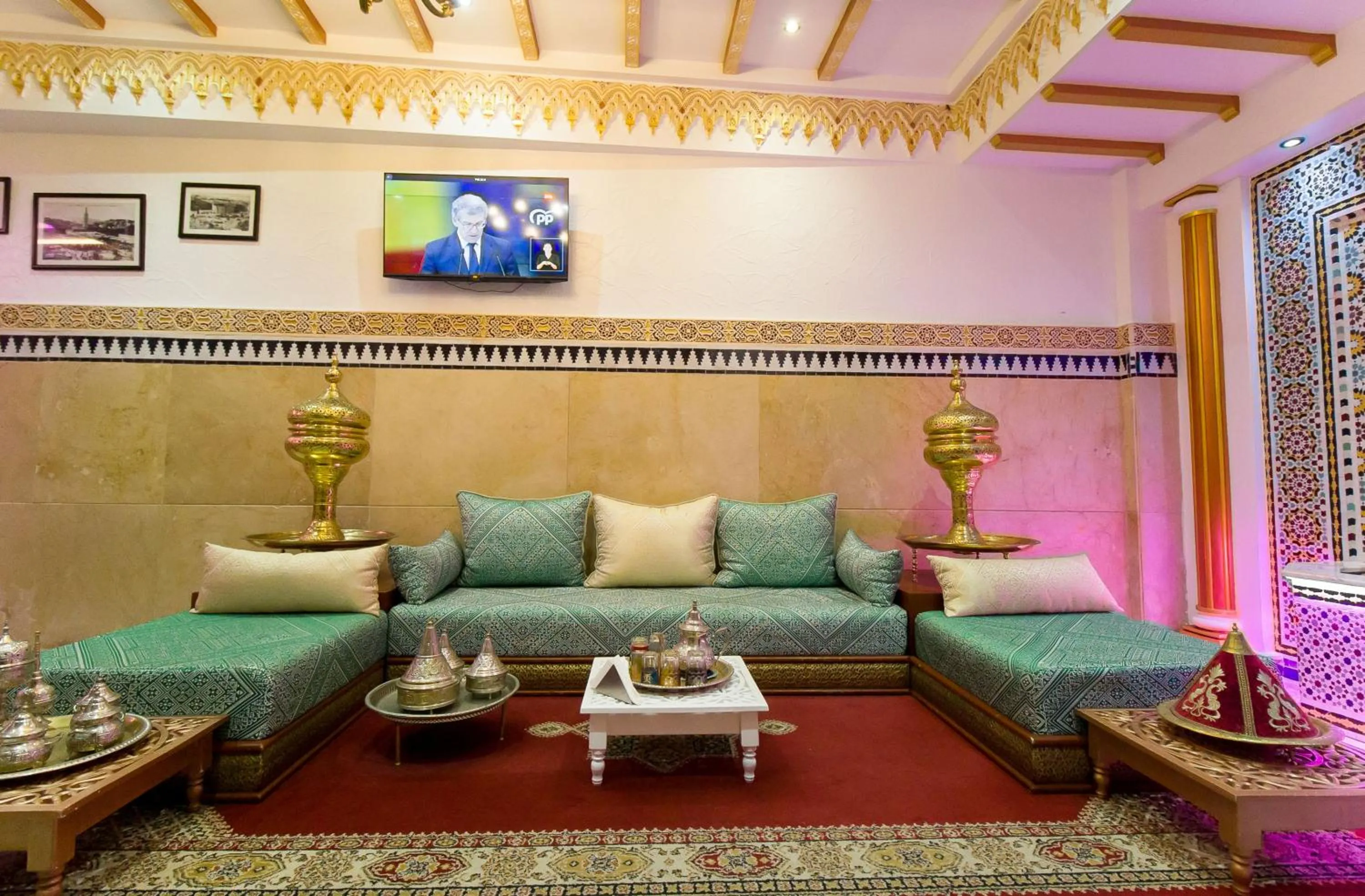 Seating area in Mamora Bay