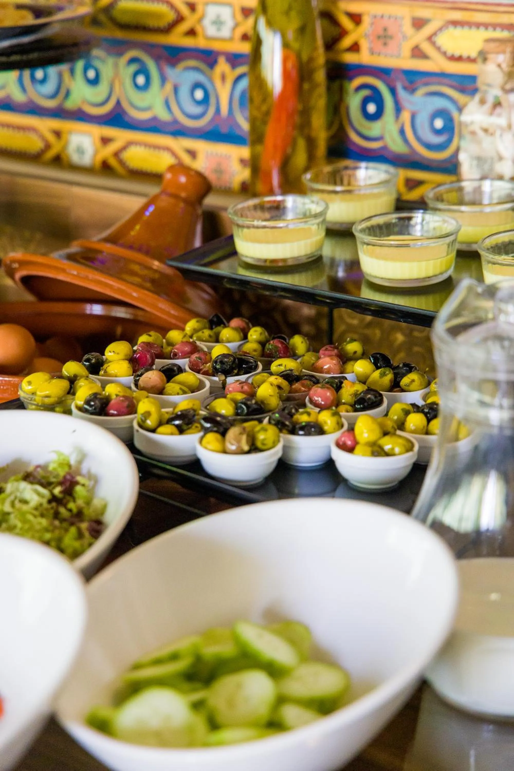 Buffet breakfast in Mamora Bay