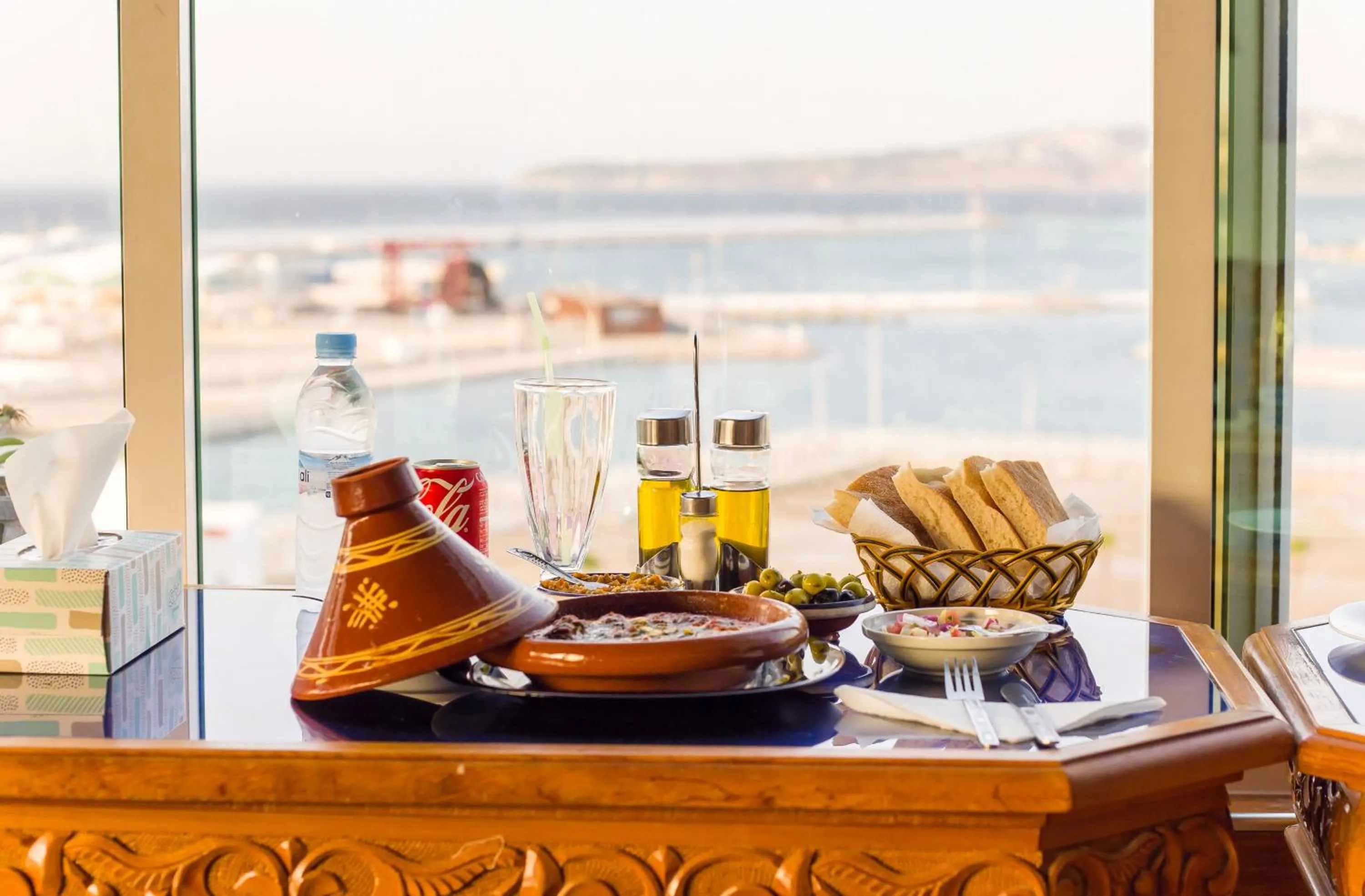 Food and drinks in Mamora Bay