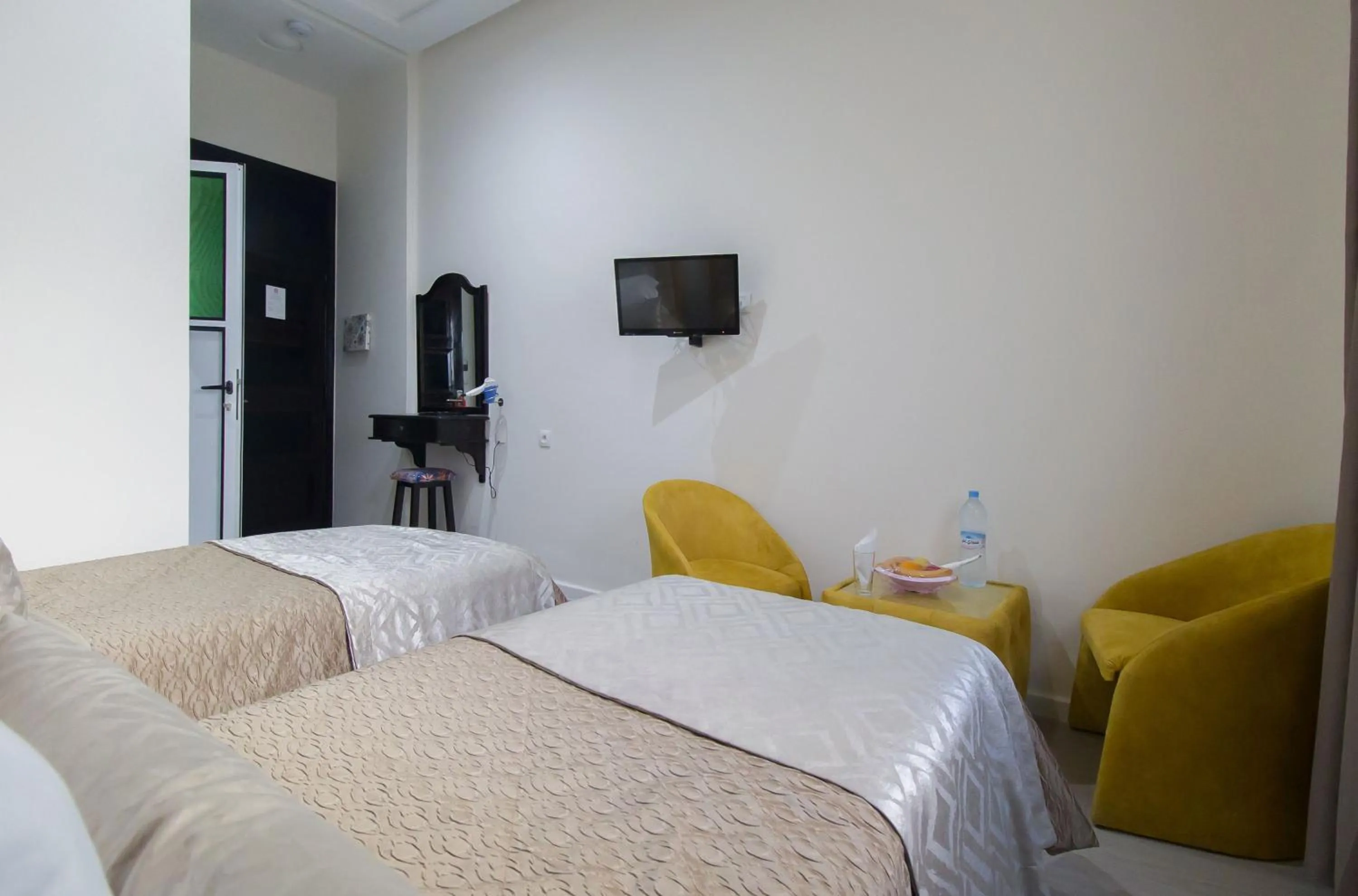 Photo of the whole room, Bed in Mamora Bay