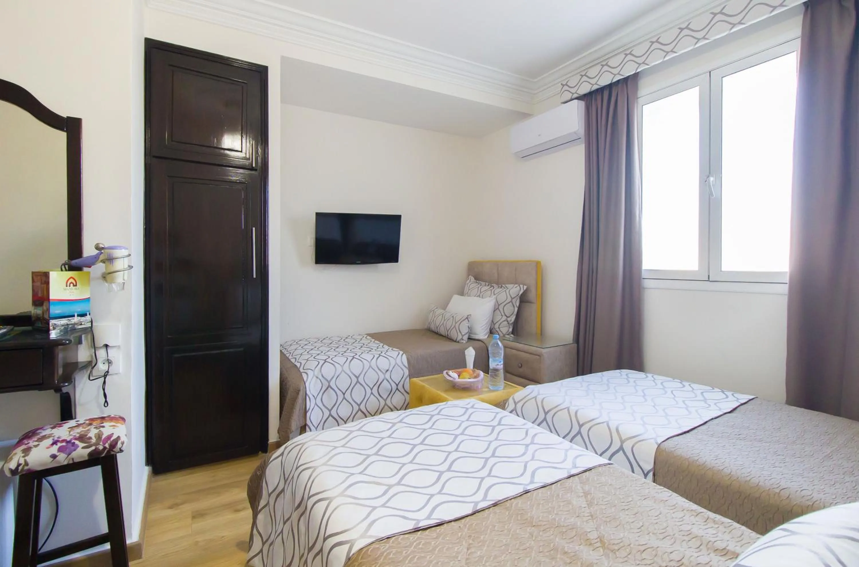 Photo of the whole room, Bed in Mamora Bay