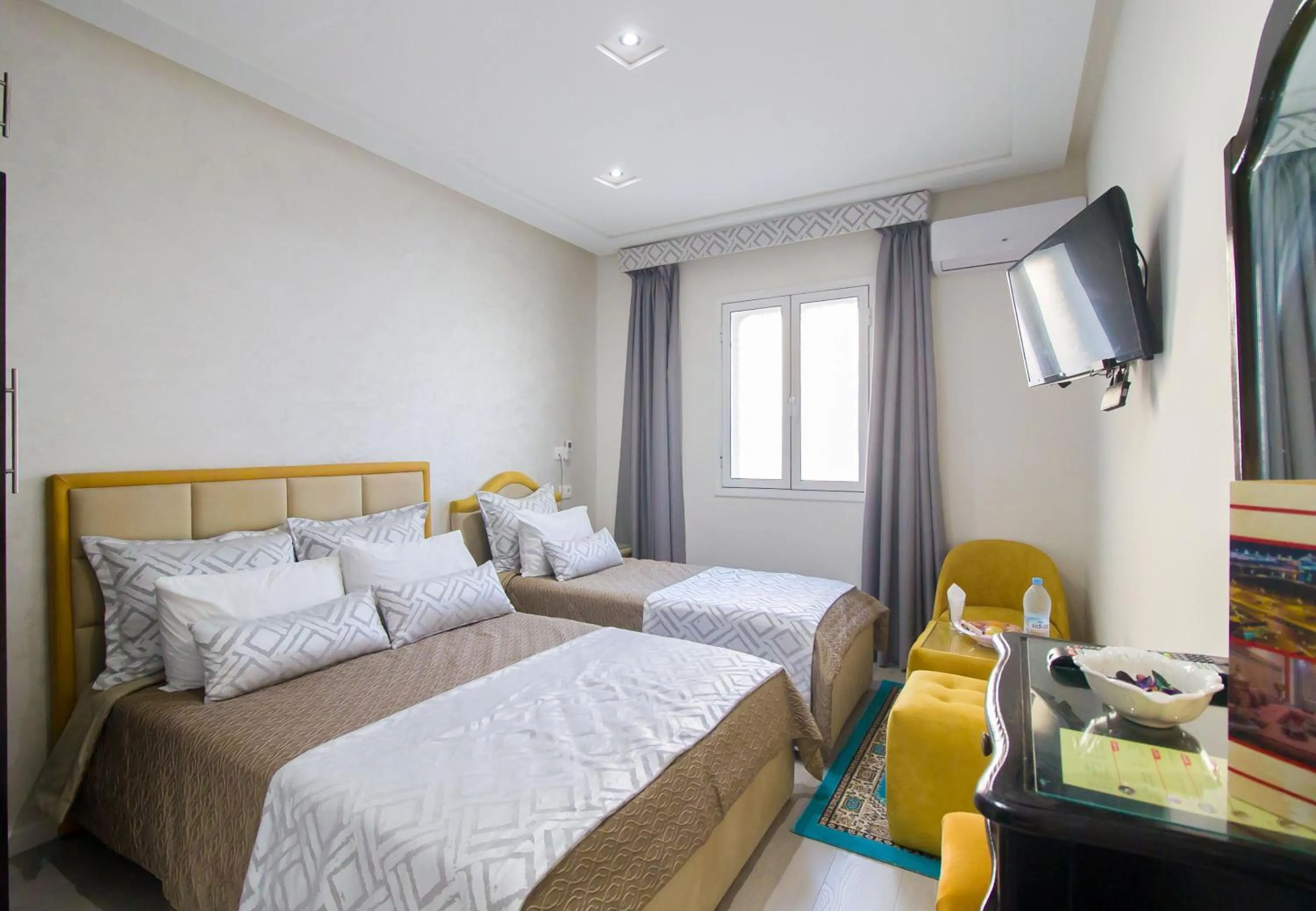 Photo of the whole room, Bed in Mamora Bay