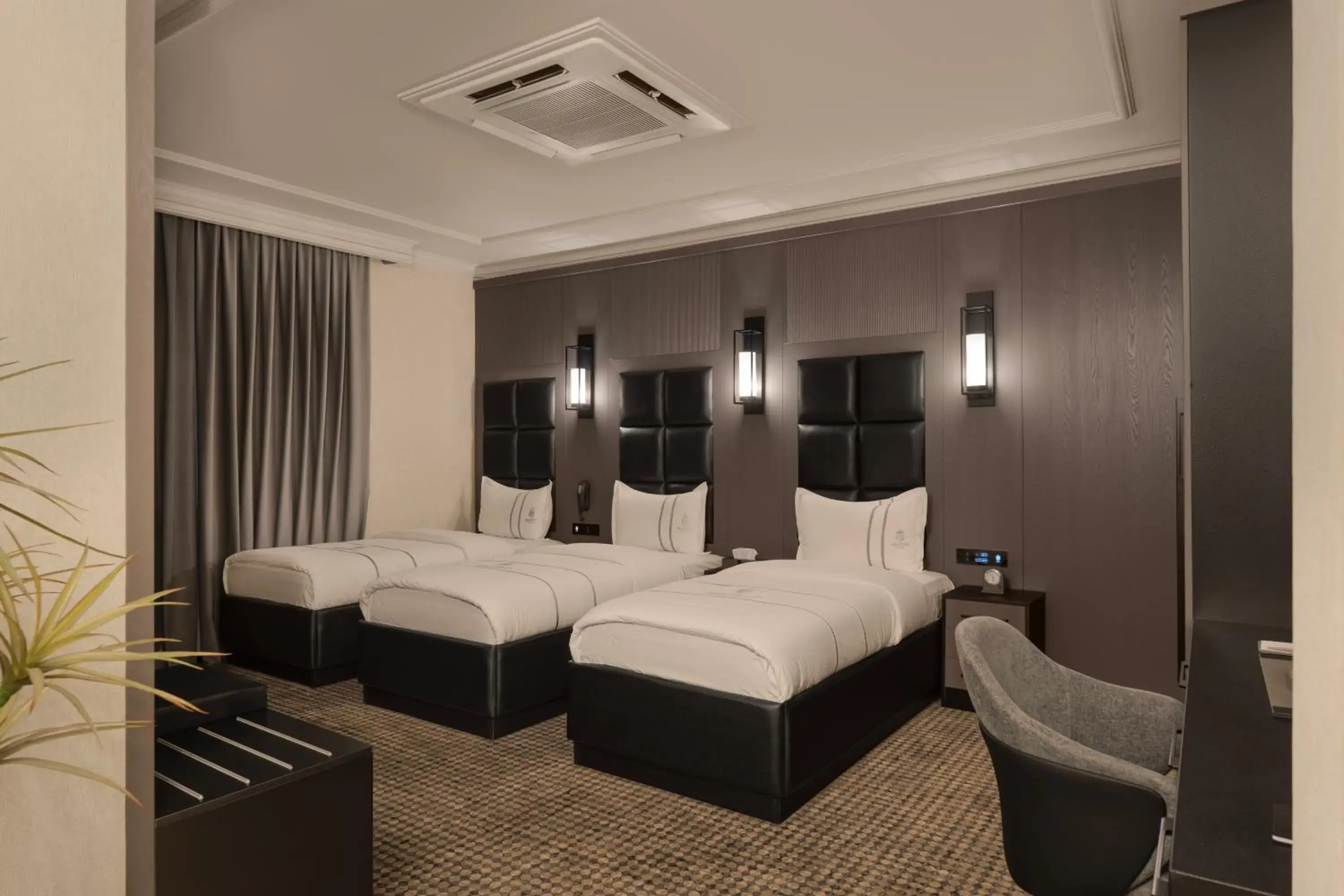 Deluxe Triple Room in Helmond Hotel Deluxe Triple Room in Helmond Hotel