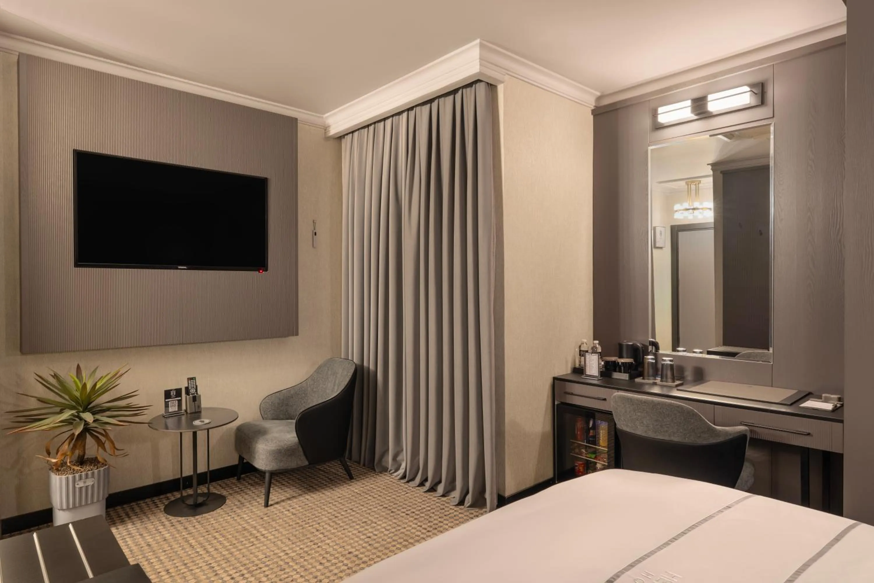 TV and multimedia, Bed in Helmond Hotel