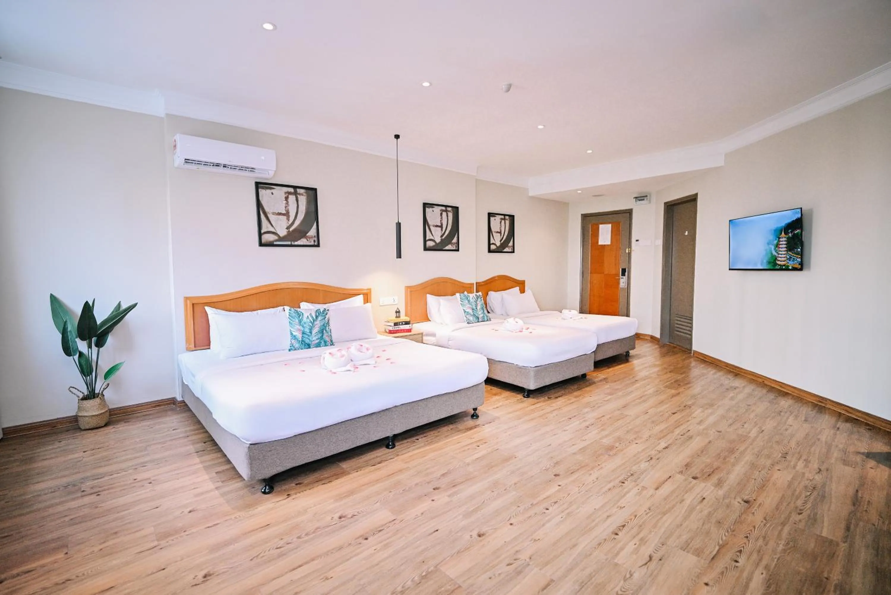 TV and multimedia, Bed in Kingston Hotel 11 - PWTC, KL