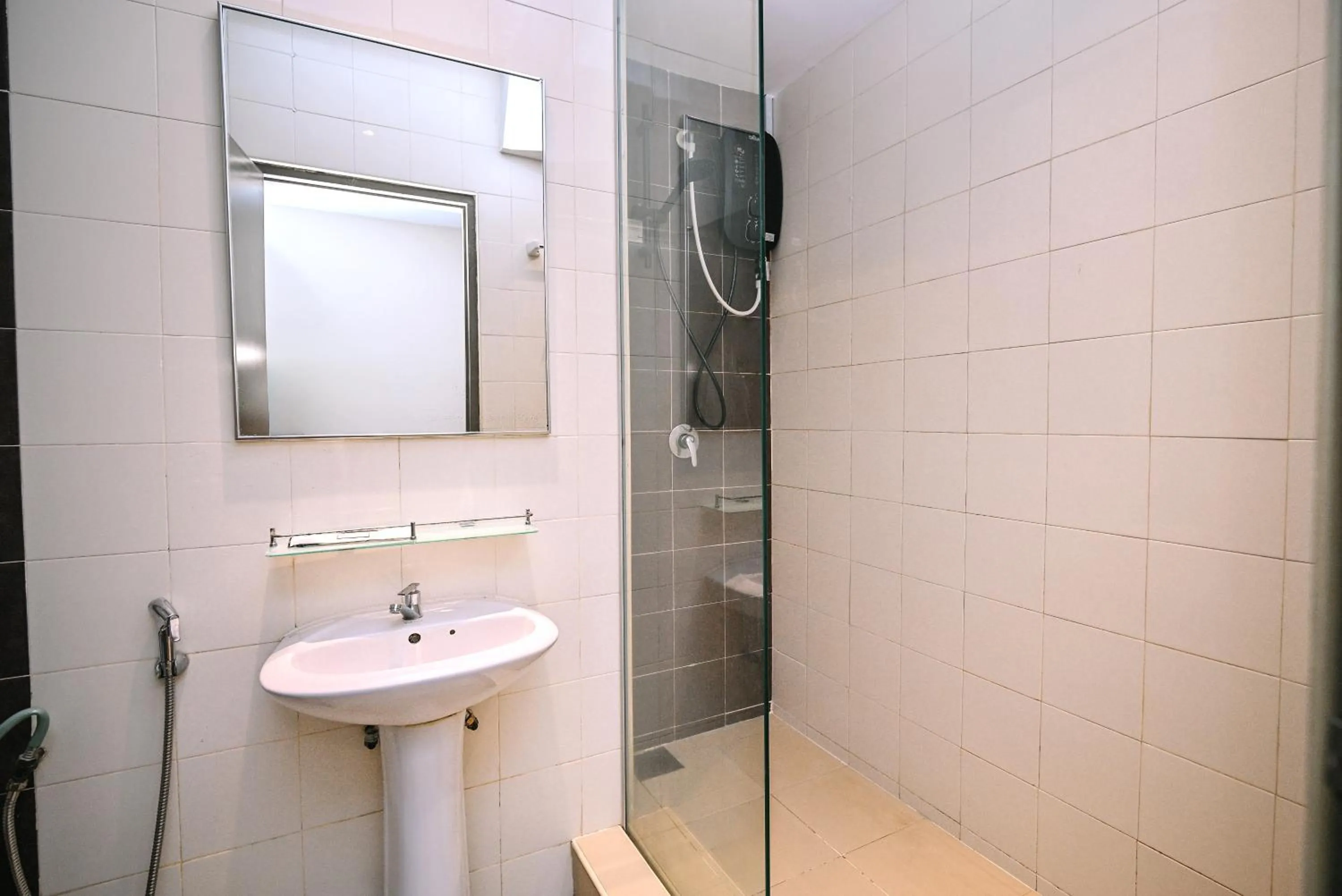 Shower in Kingston Hotel 11 - PWTC, KL