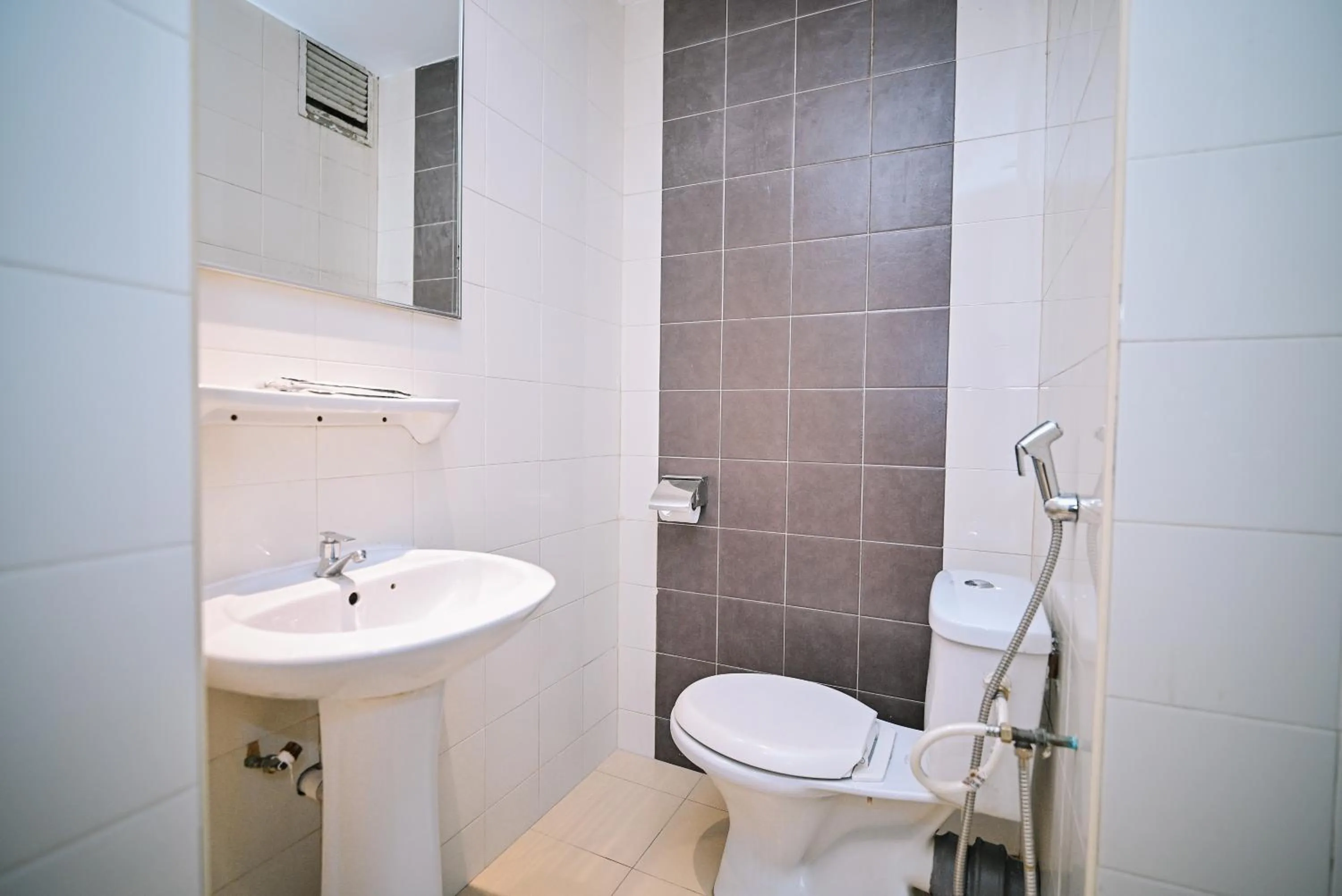 Shower in Kingston Hotel 11 - PWTC, KL