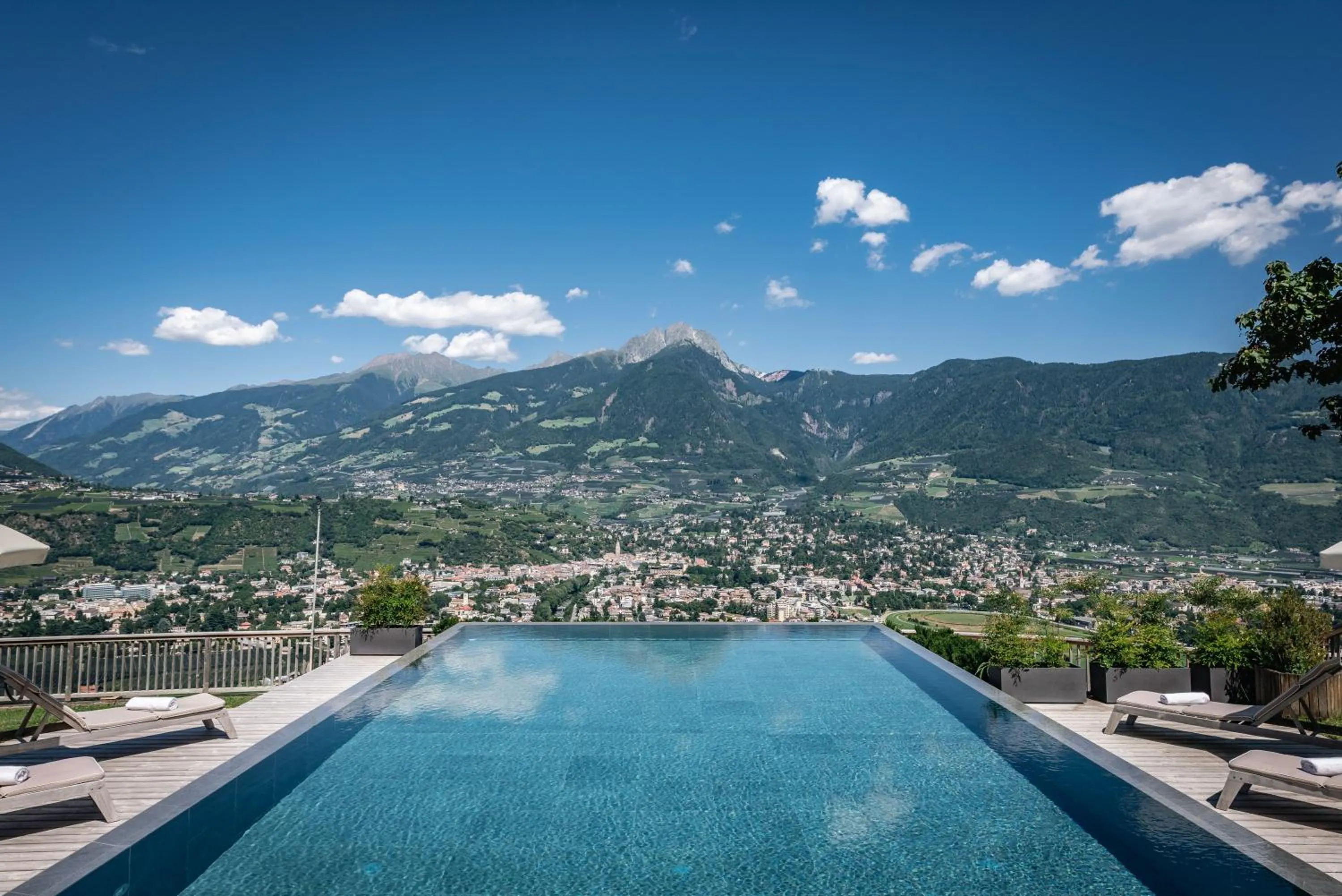Swimming pool in Hotel Restaurant Waldea