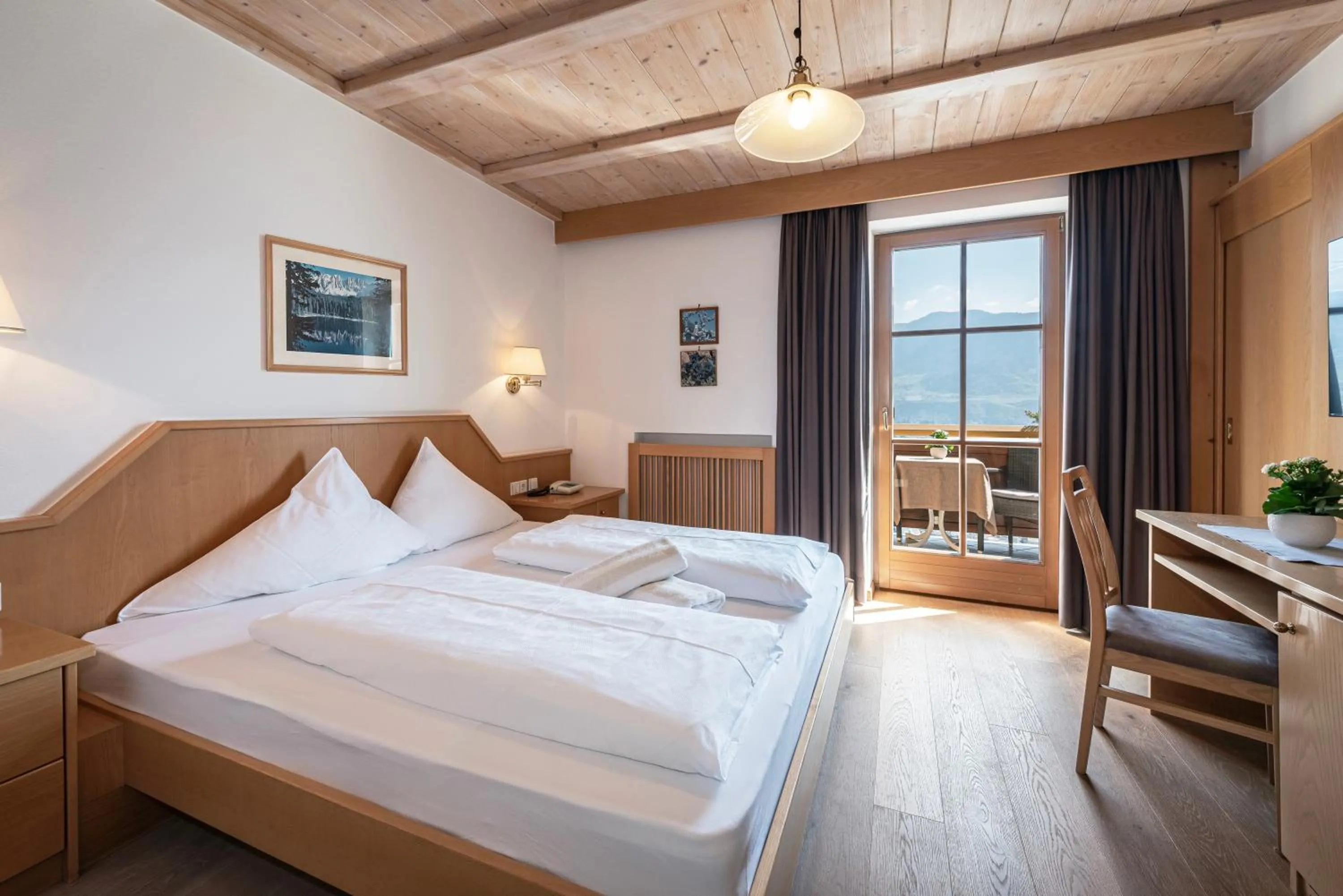 Photo of the whole room, Bed in Hotel Restaurant Waldea