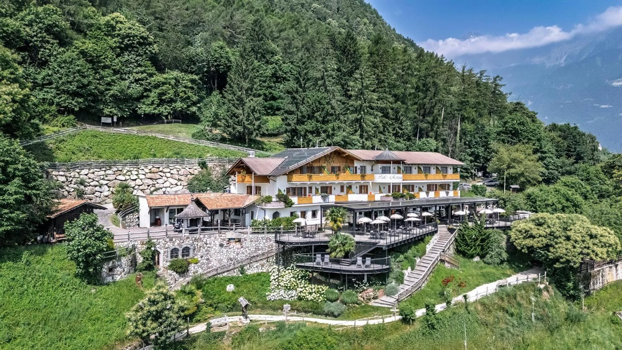 Property building in Hotel Restaurant Waldea