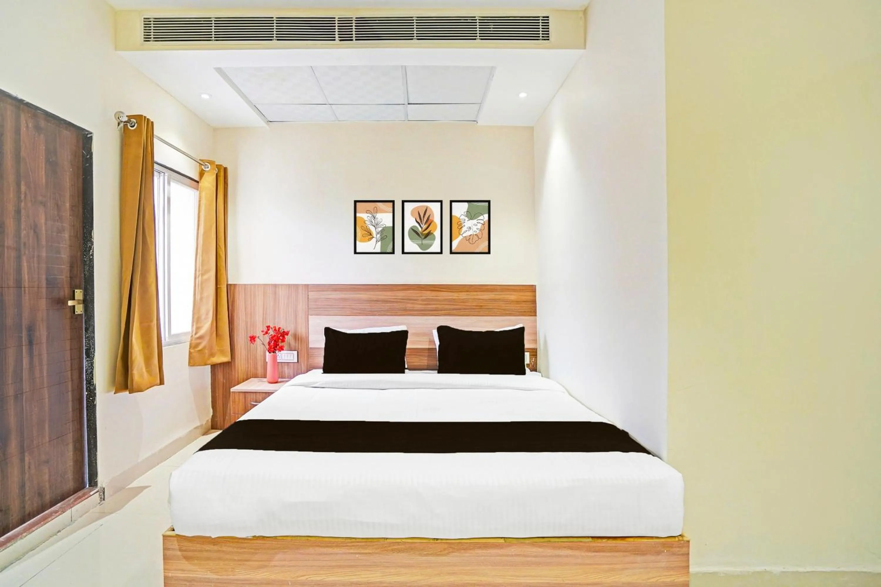 Bedroom, Bed in Super Hotel O Kalpi Road Formerly Hotel Gajanand