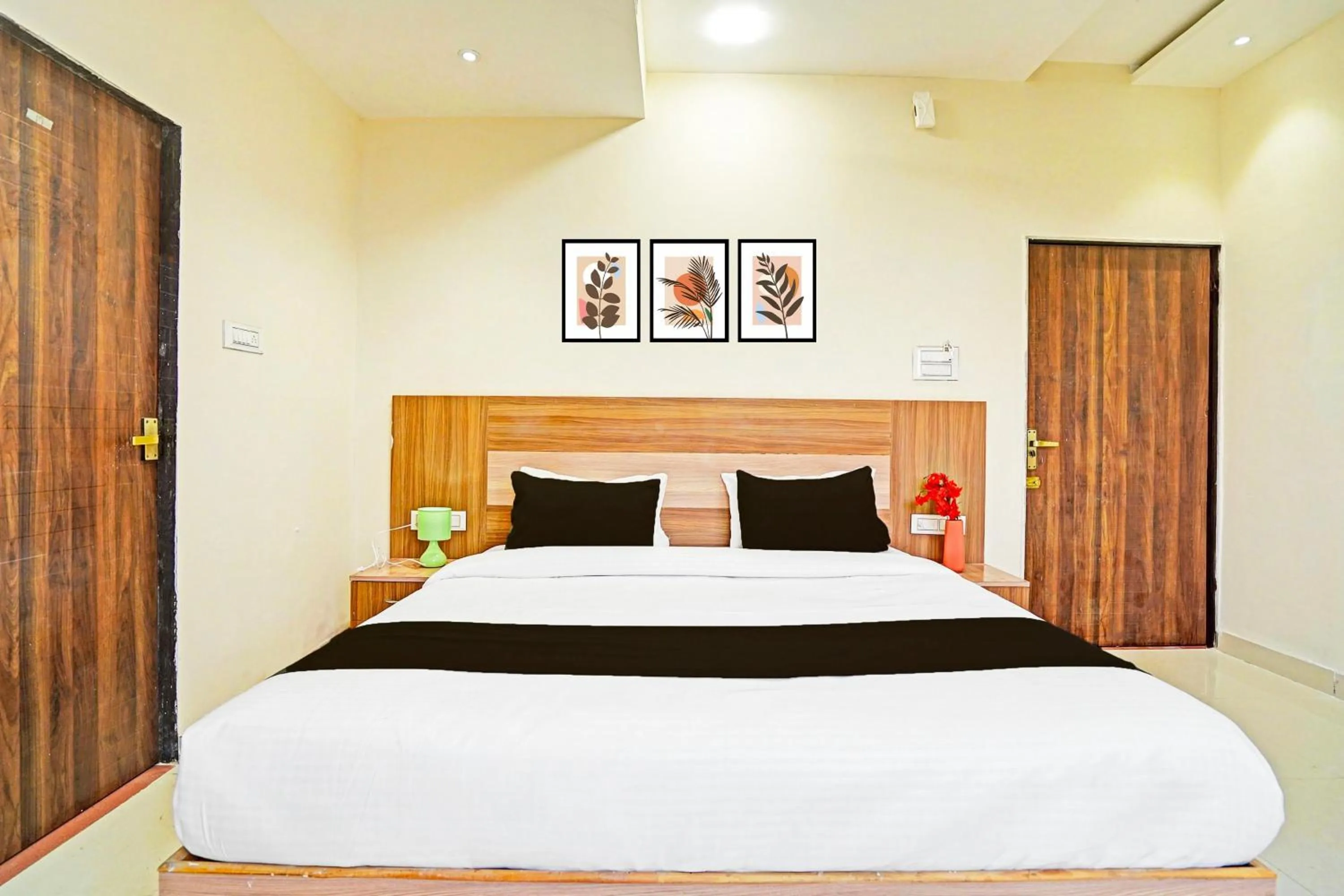 Bedroom, Bed in Super Hotel O Kalpi Road Formerly Hotel Gajanand