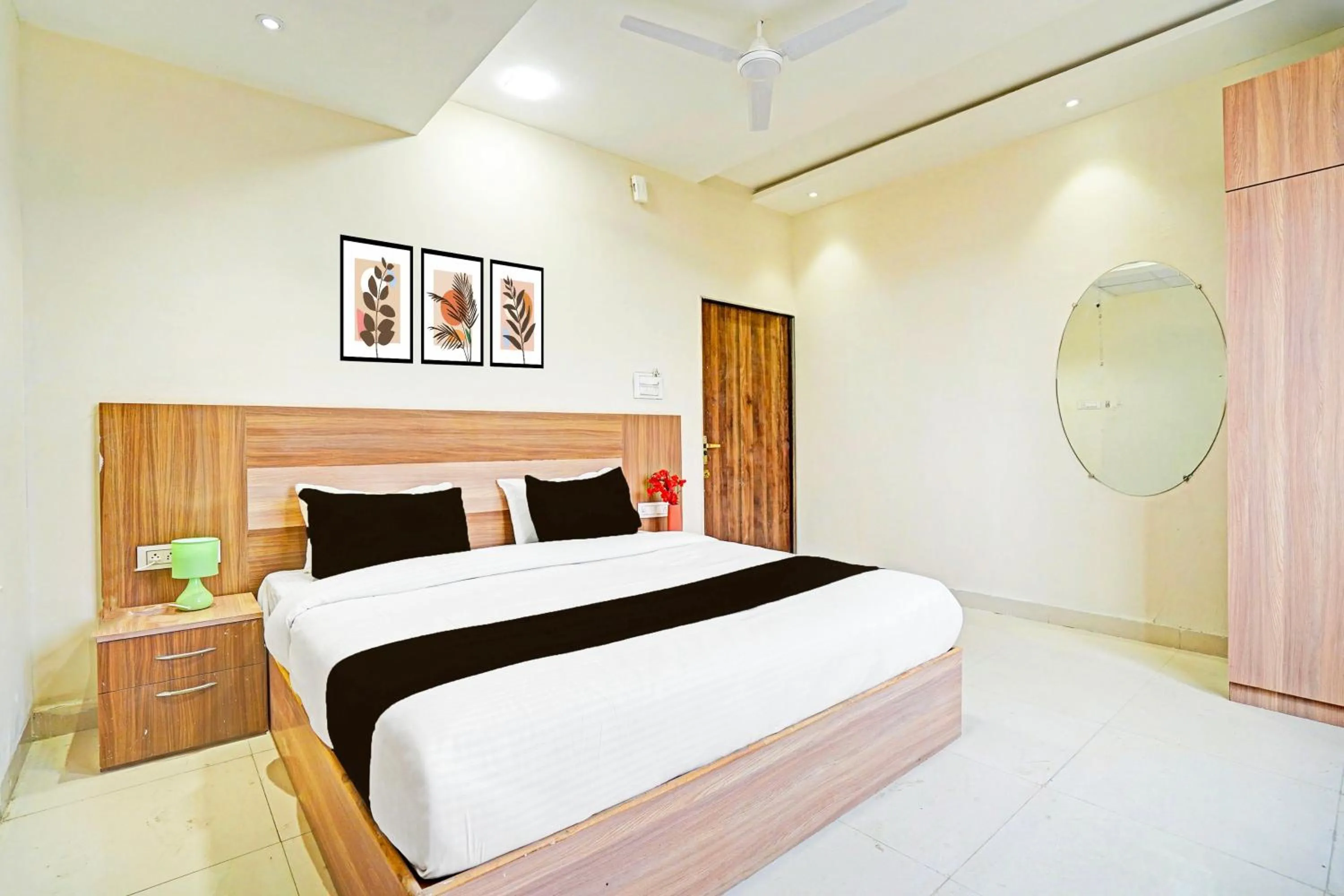 Bedroom, Bed in Super Hotel O Kalpi Road Formerly Hotel Gajanand