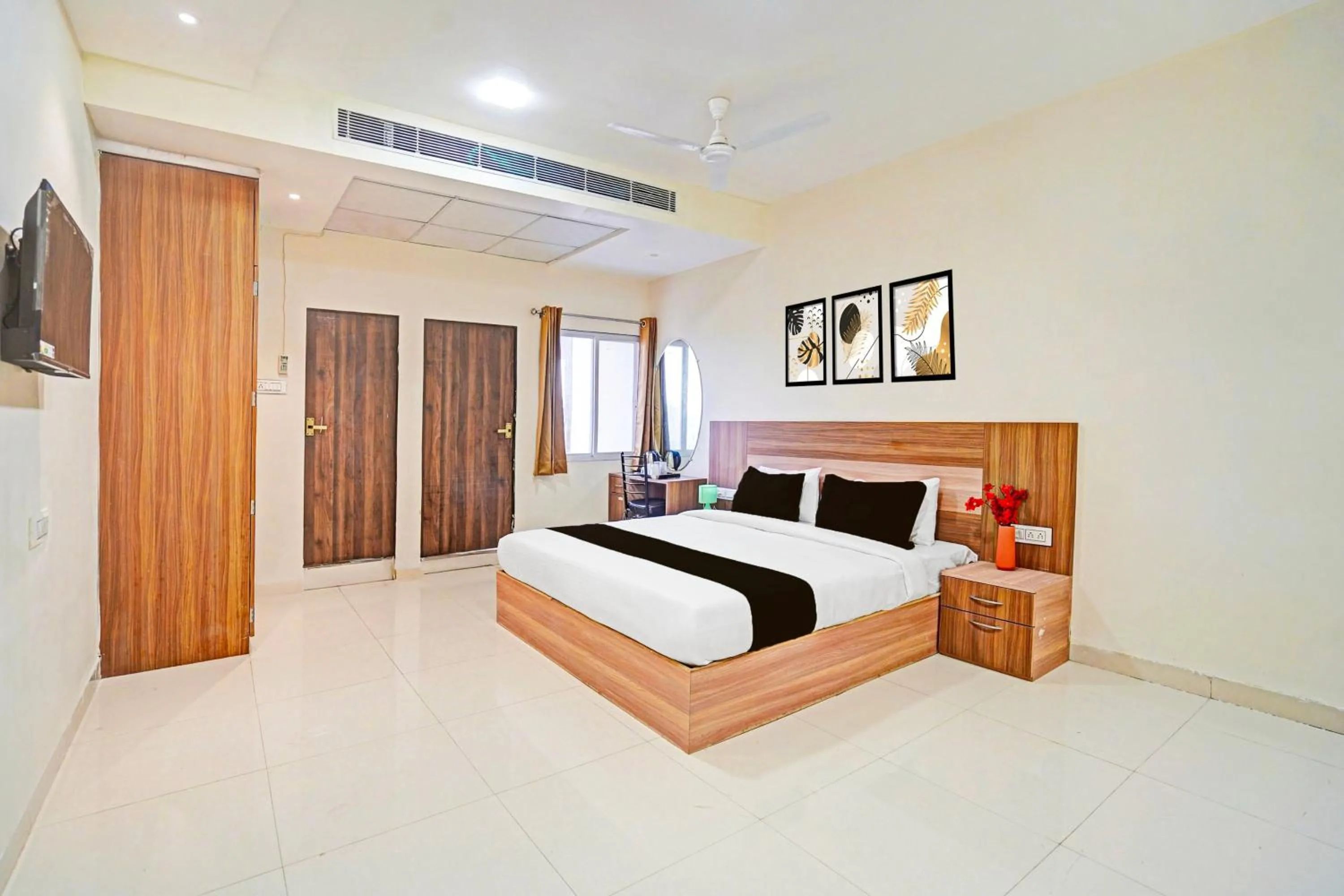 Bedroom, Bed in Super Hotel O Kalpi Road Formerly Hotel Gajanand