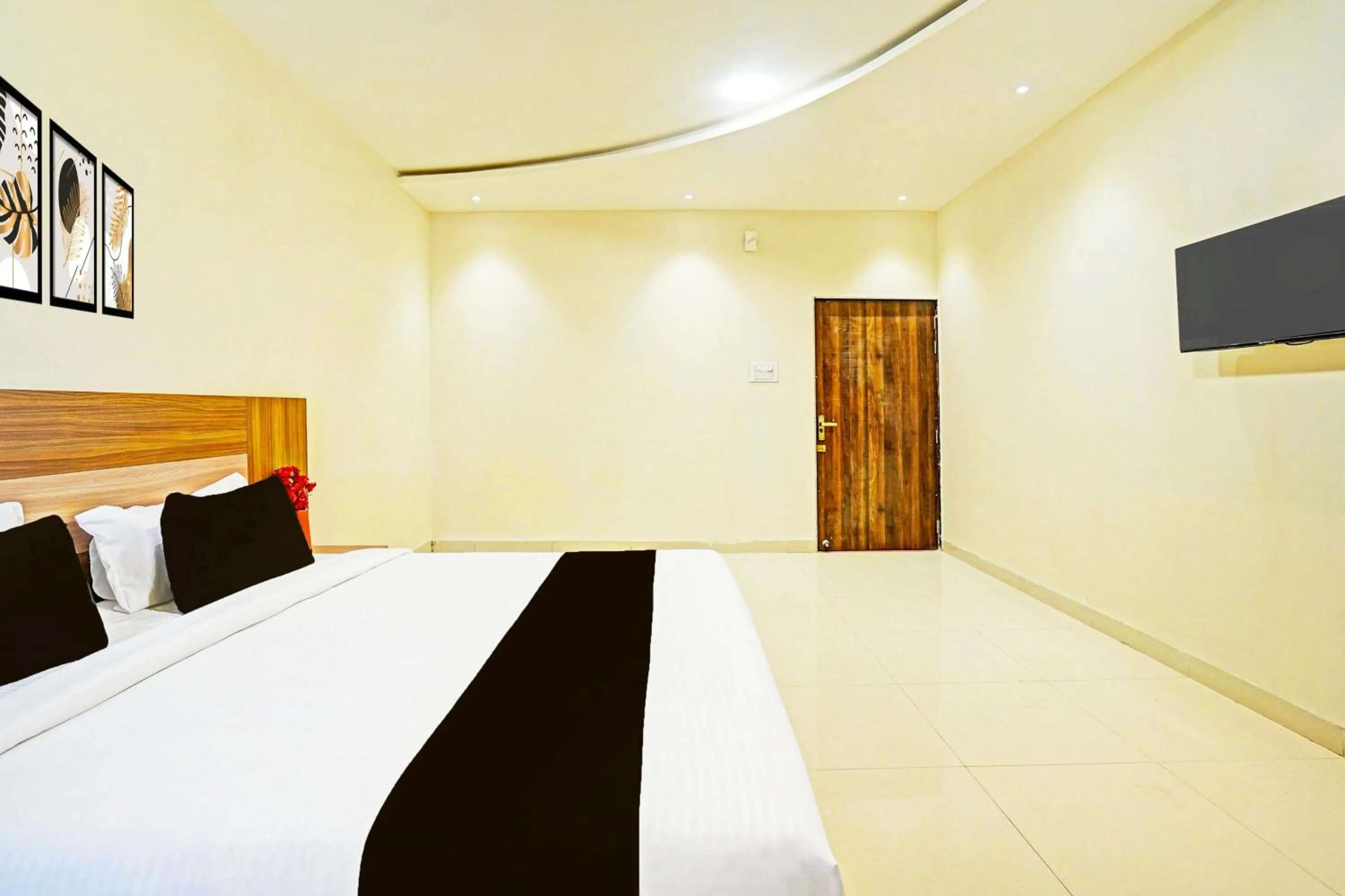 Bedroom, Bed in Super Hotel O Kalpi Road Formerly Hotel Gajanand