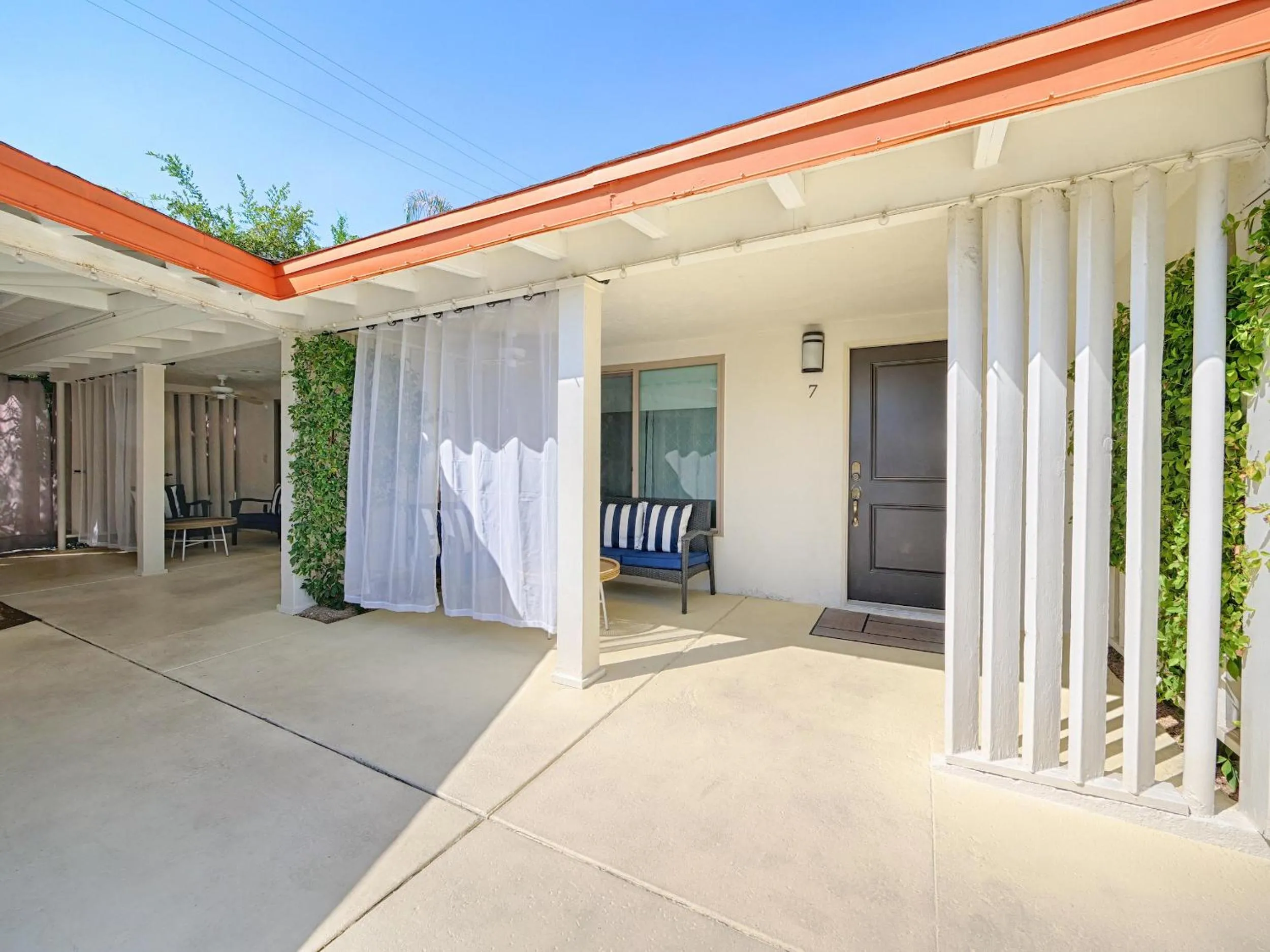 Little Paradise Hotel