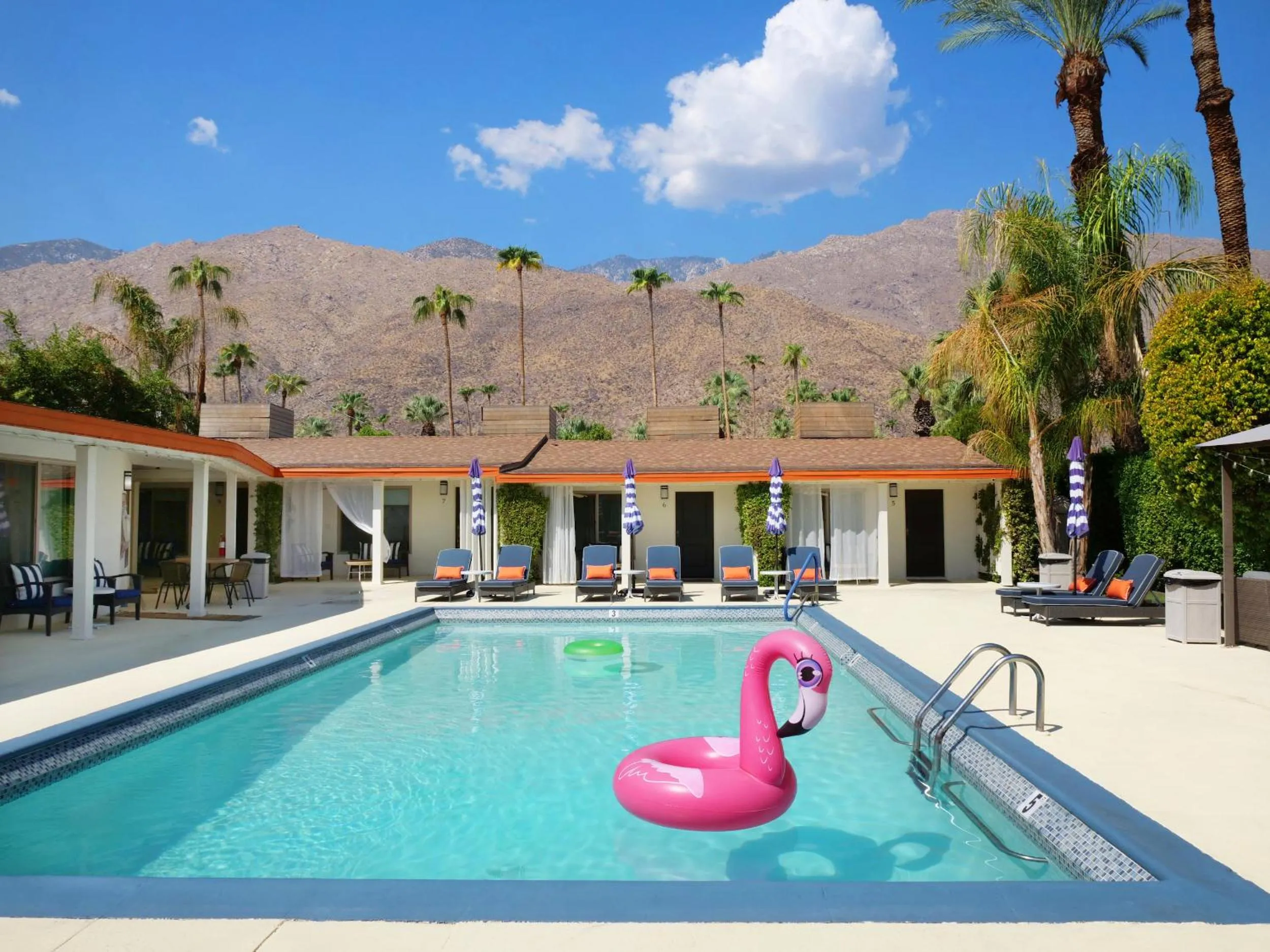 Little Paradise Hotel