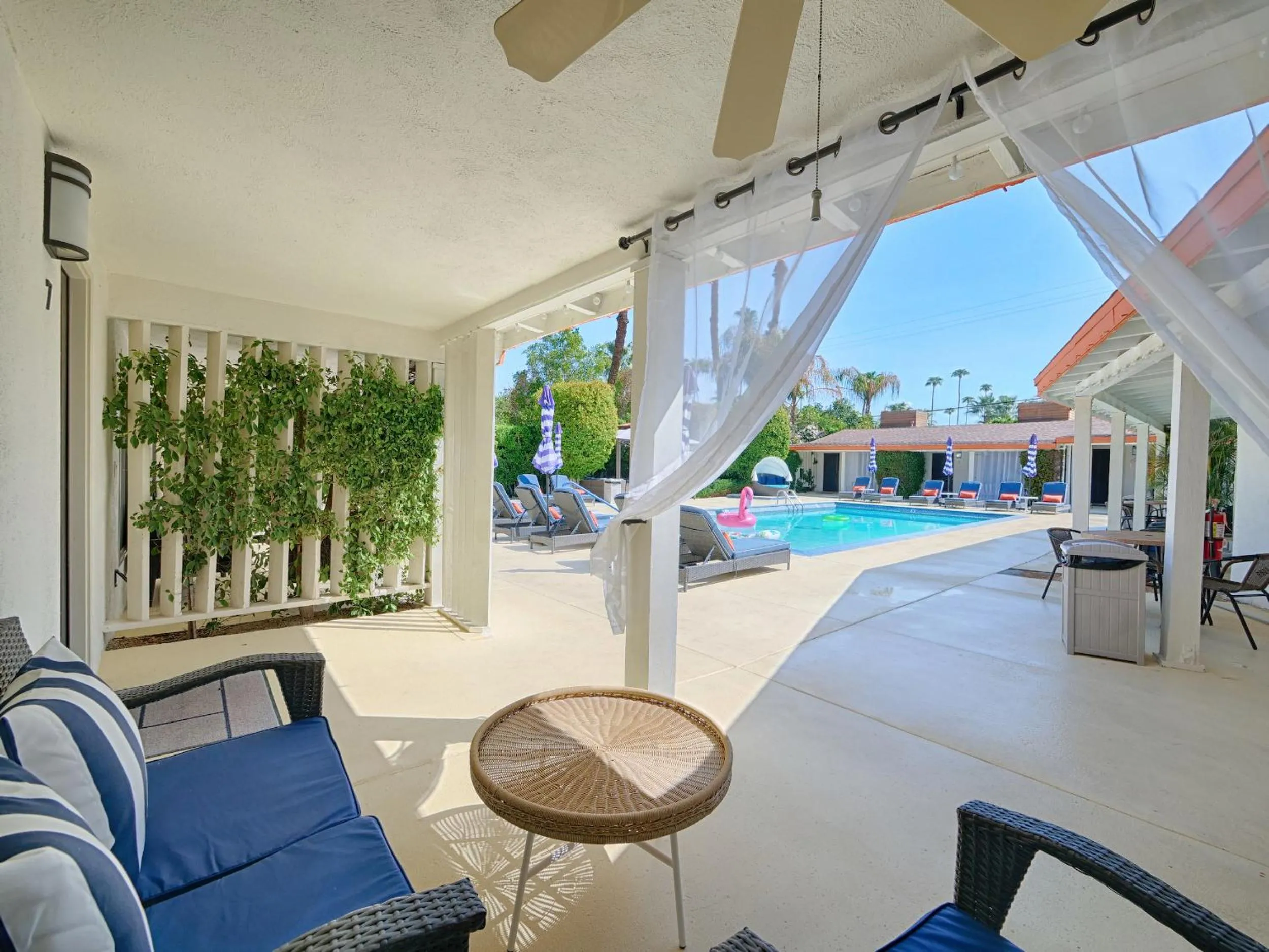 Little Paradise Hotel