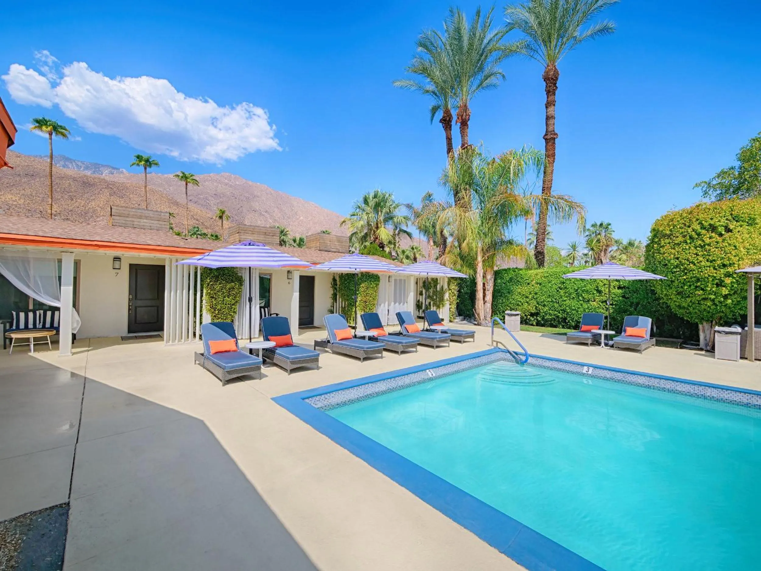 Little Paradise Hotel