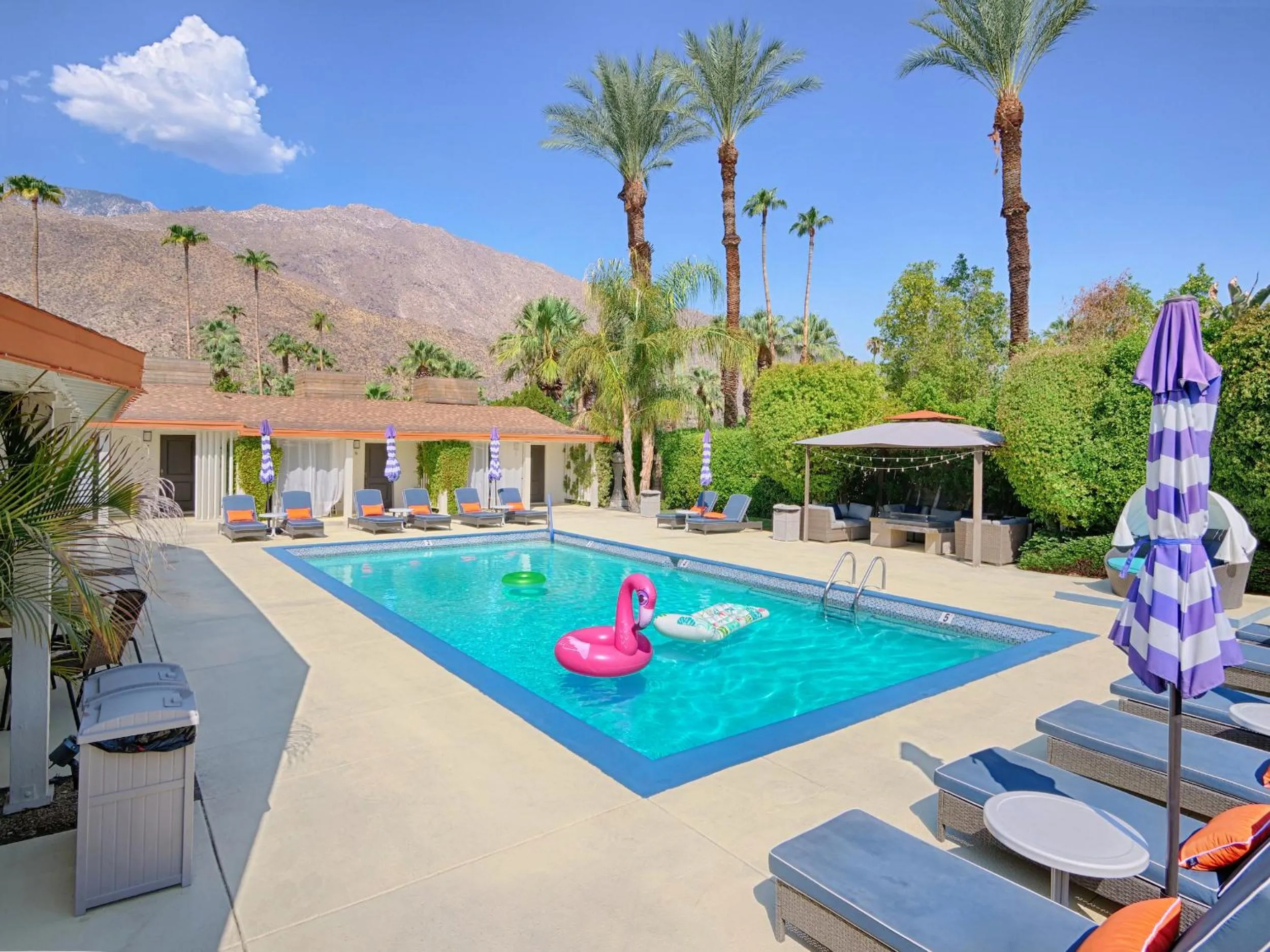 Little Paradise Hotel