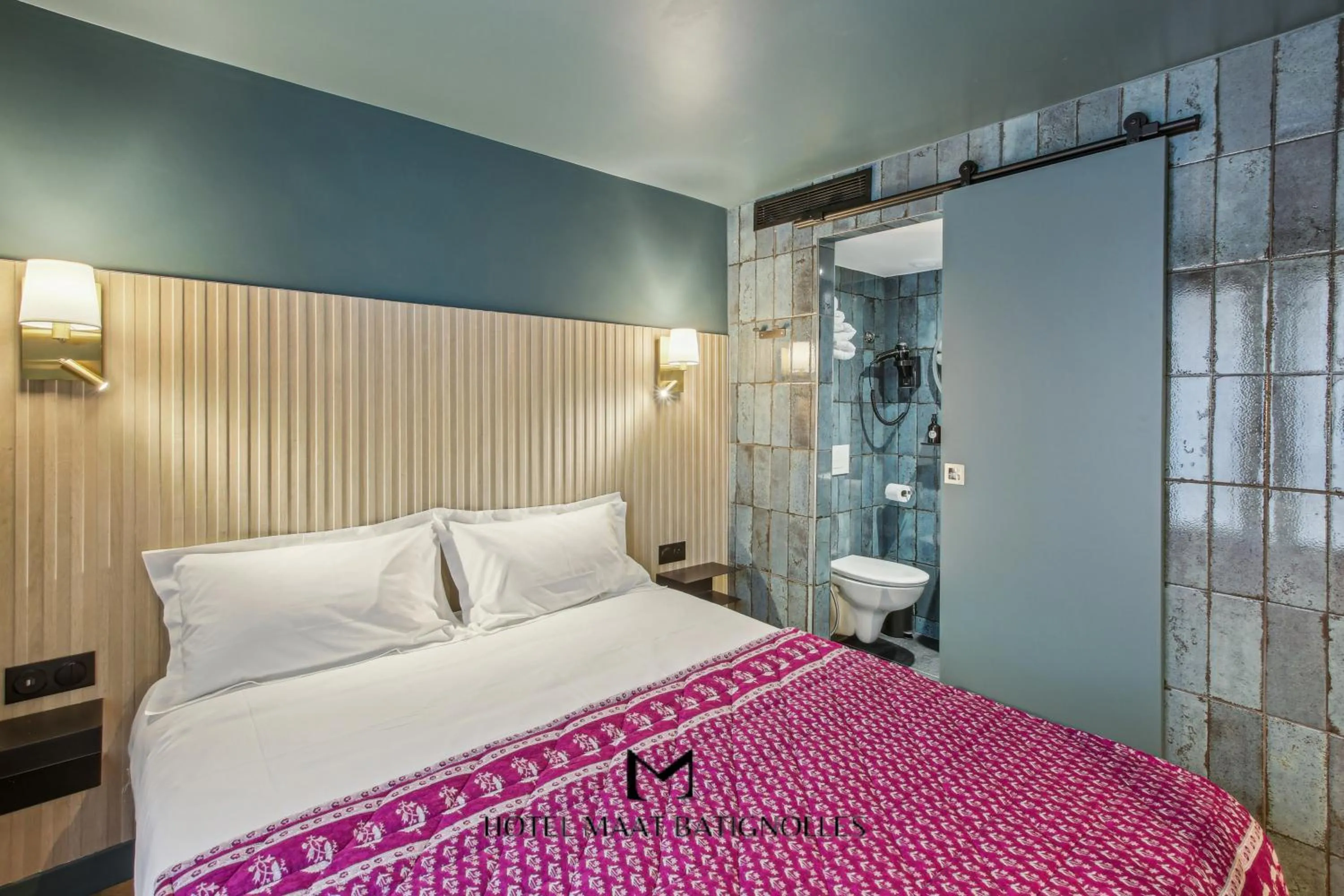 Bed in Hôtel Maât Batignolles