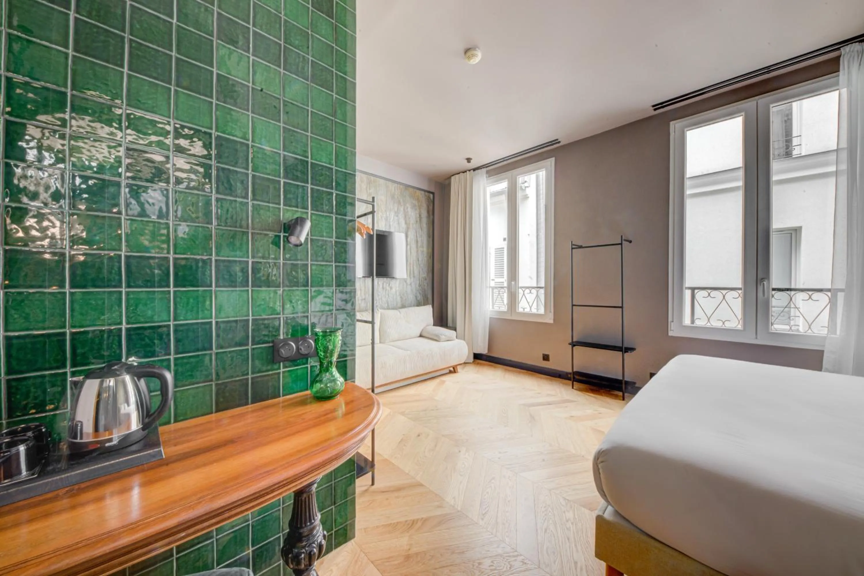 Bedroom, Bed in Hôtel Maât Batignolles