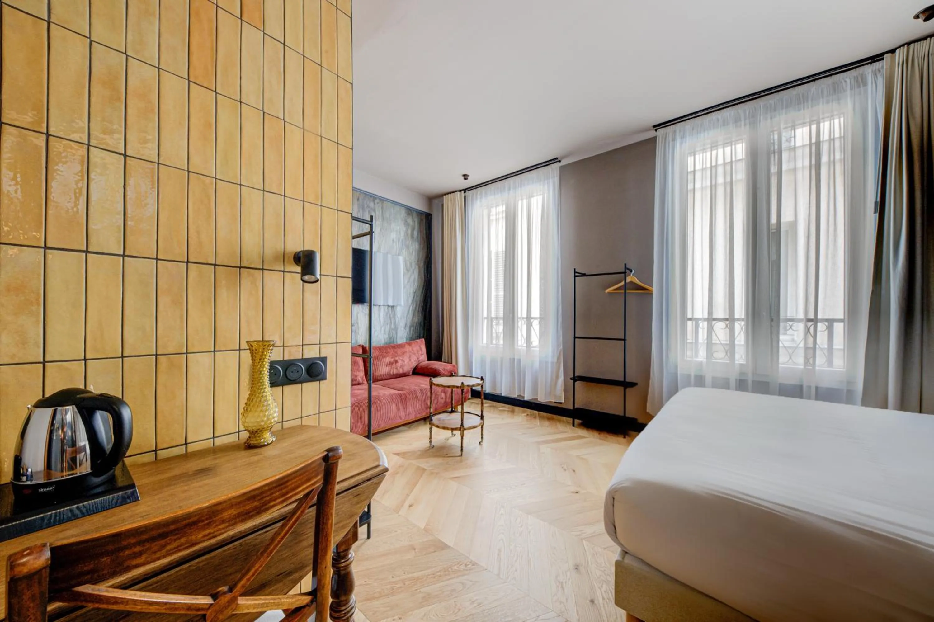 Bedroom, Bed in Hôtel Maât Batignolles