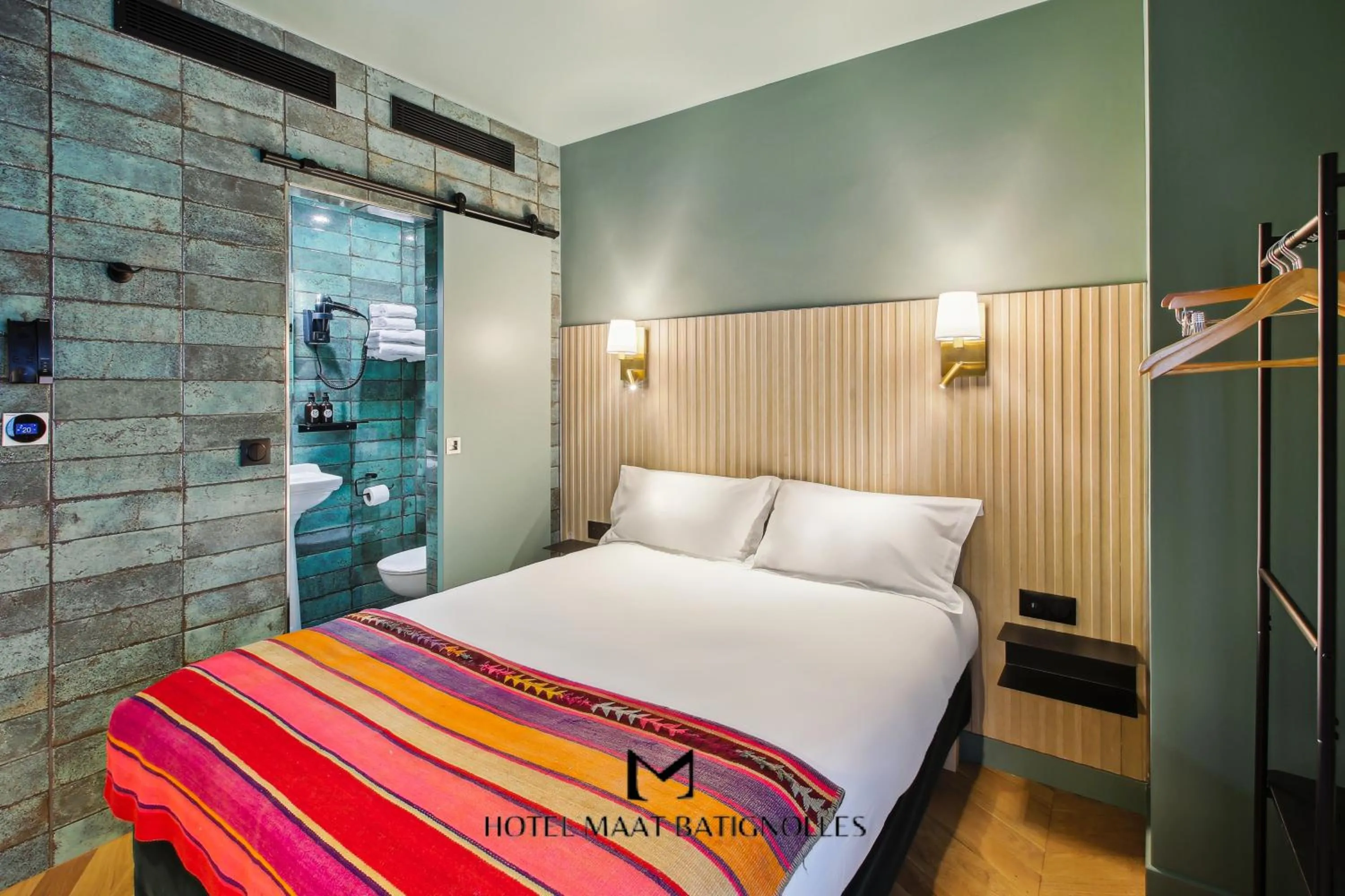 Bed in Hôtel Maât Batignolles