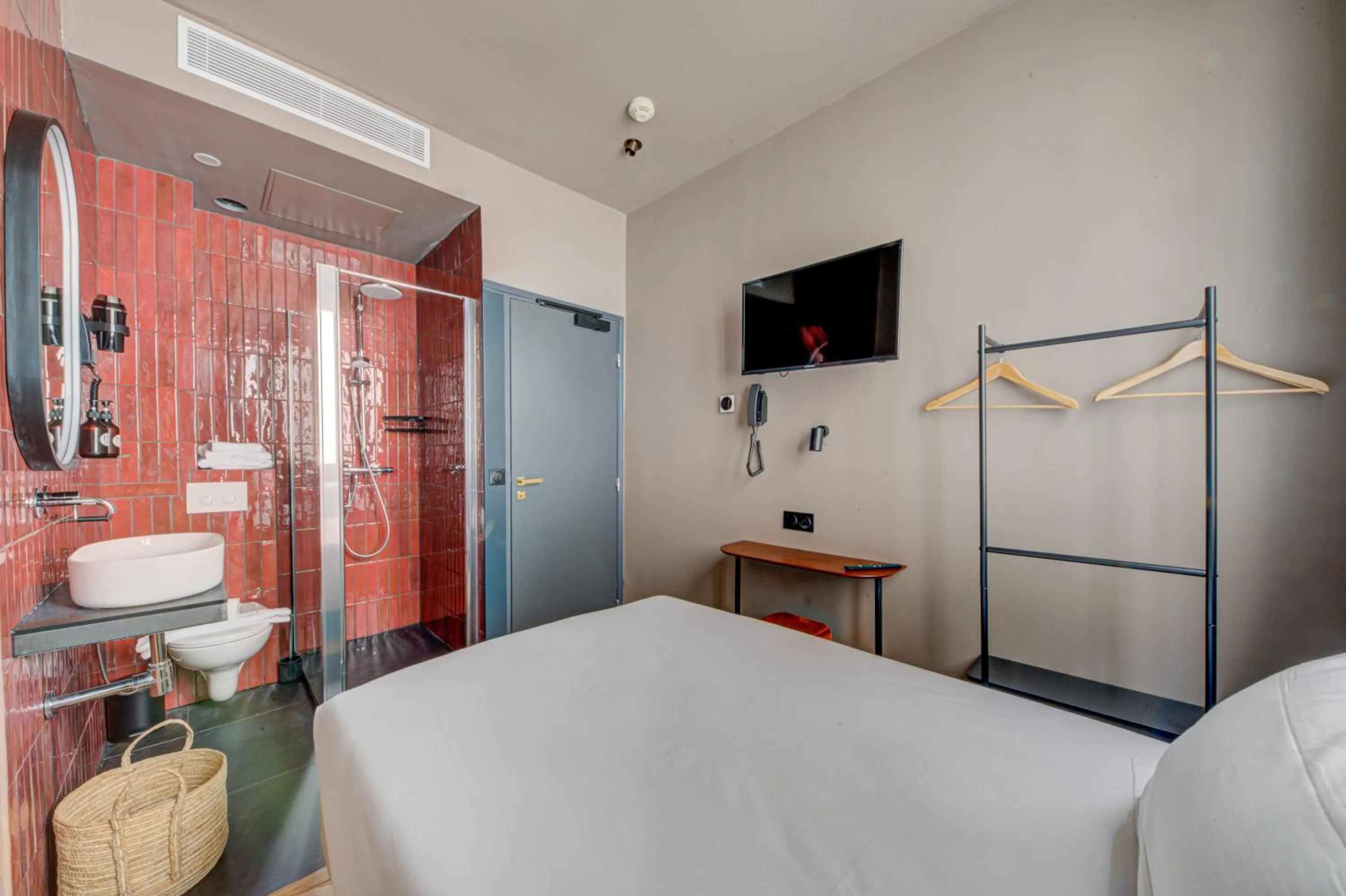 Photo of the whole room, Bed in Hôtel Maât Batignolles