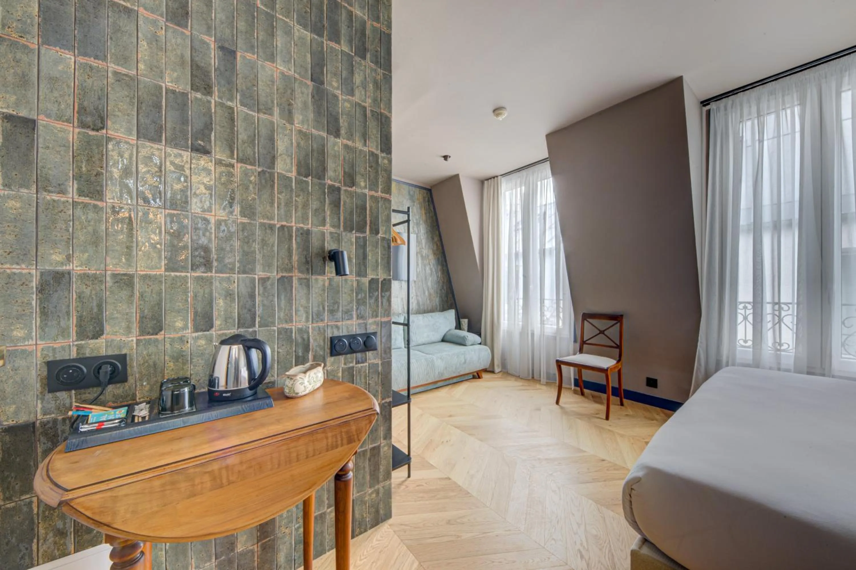 Coffee/tea facilities in Hôtel Maât Batignolles
