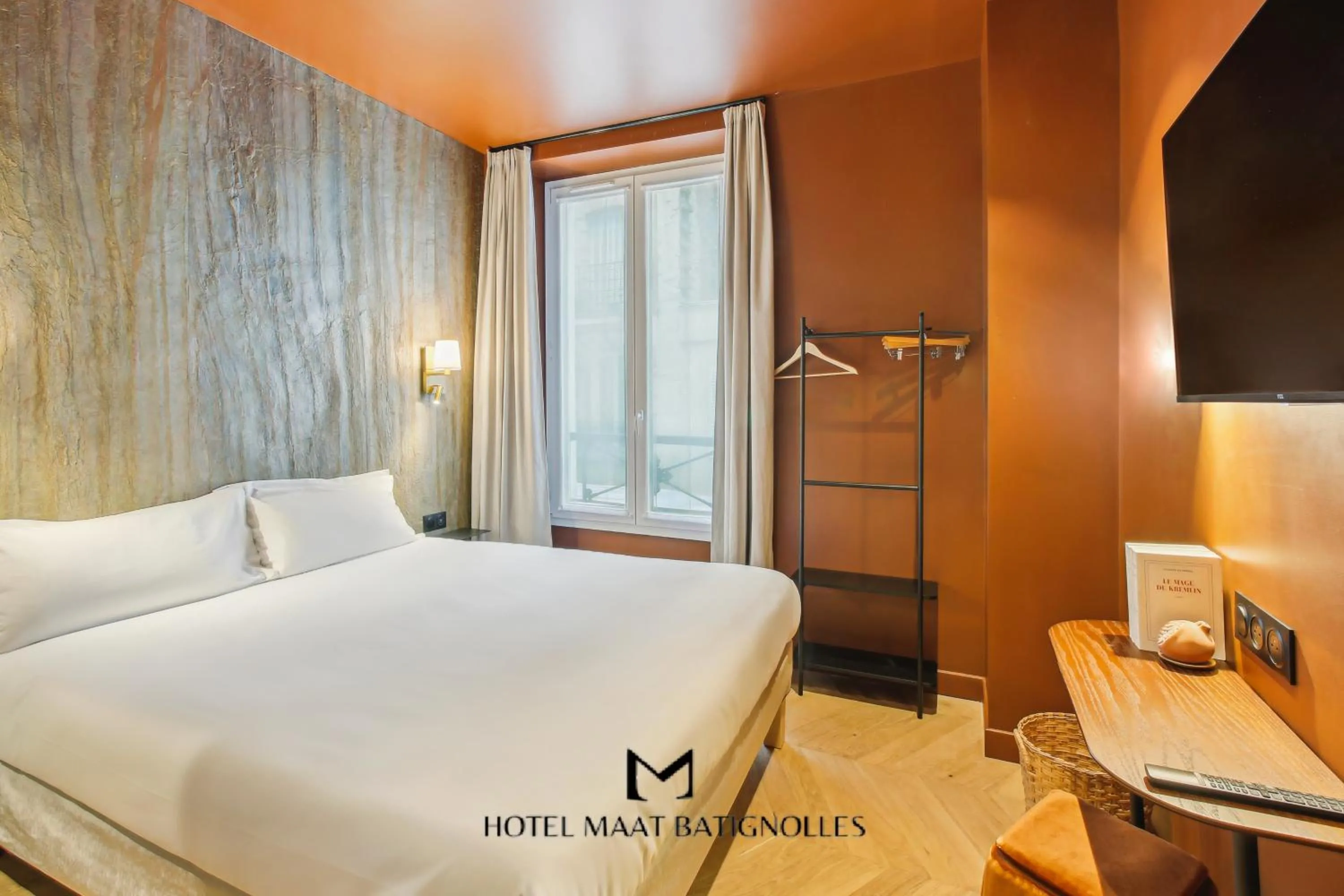 Bed in Hôtel Maât Batignolles