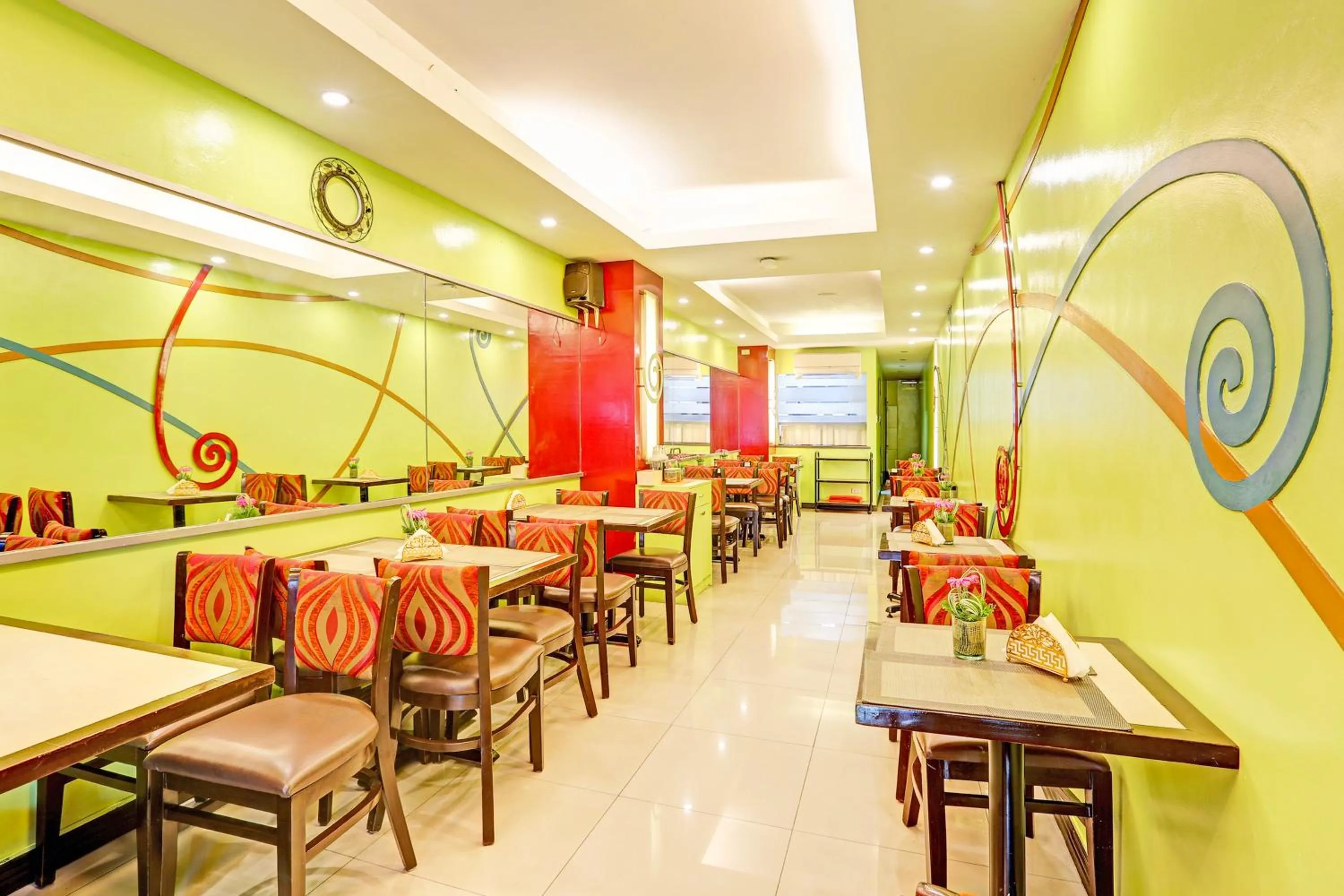 Restaurant/places to eat in Collection O VIP Suites, Near PNR Pasay Evangelista, Makati Manila