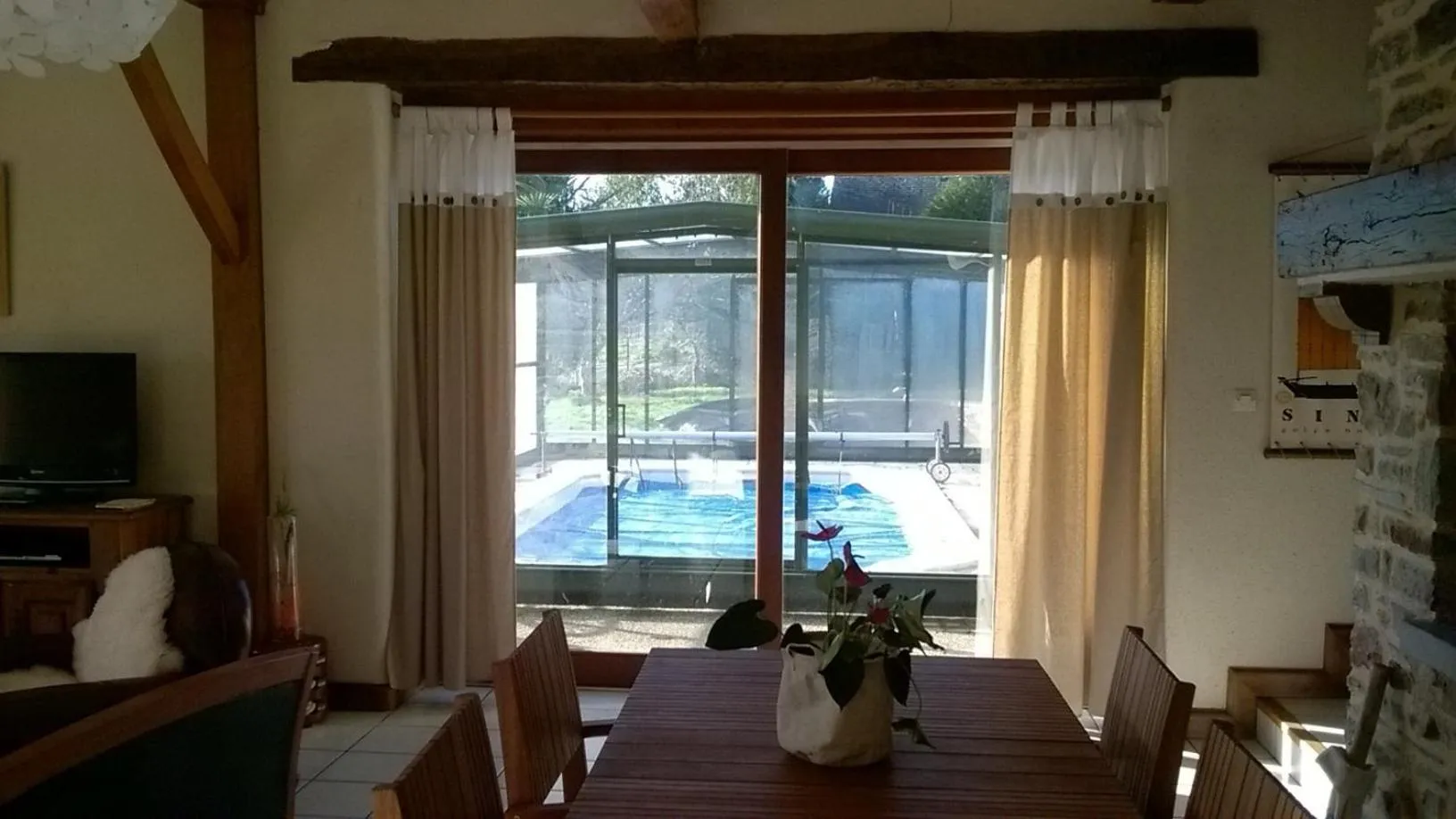 Dining area in La P'tit' Fugue